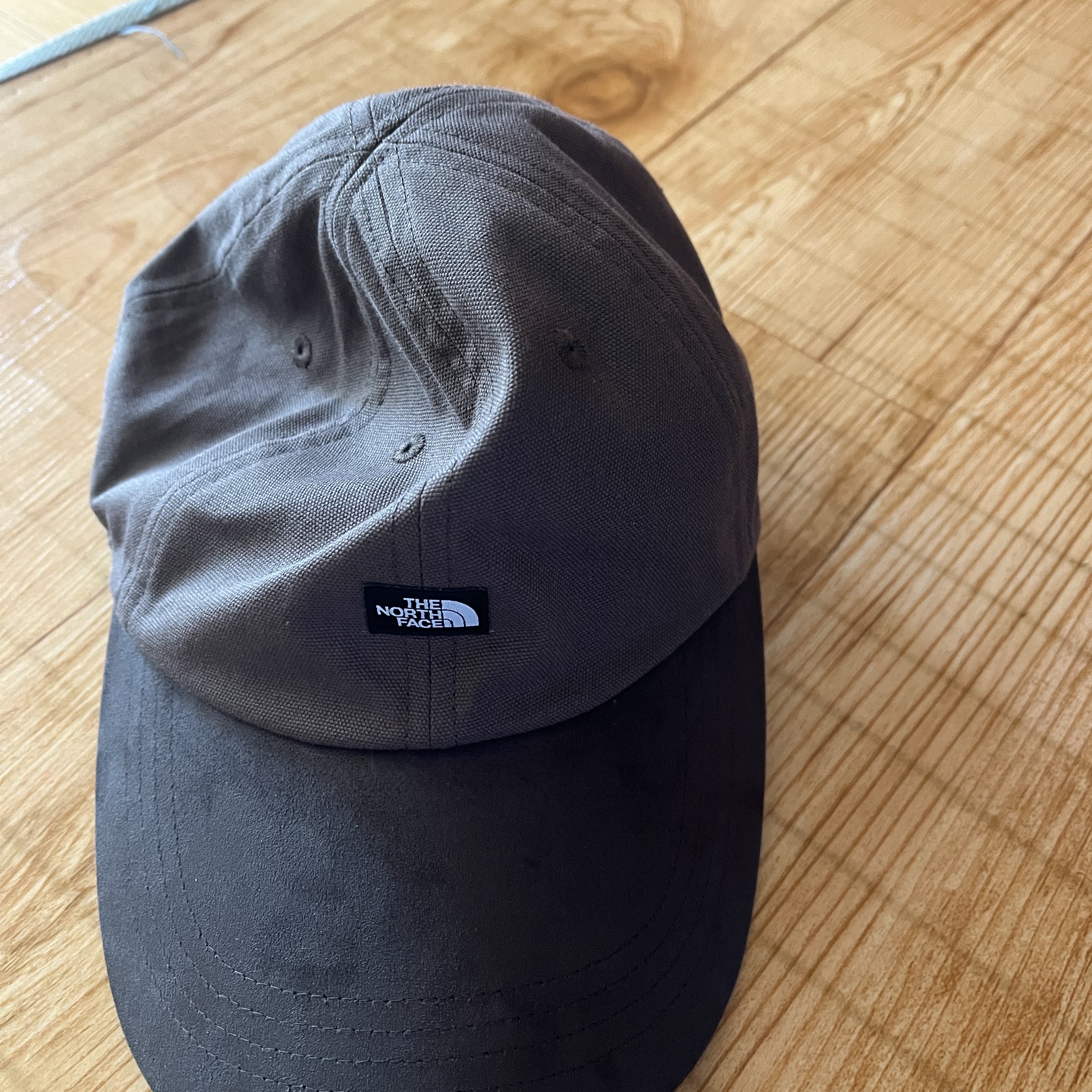The North Face TNF Mini Logo Ball Cap Brown - 25FW 착용 스타일