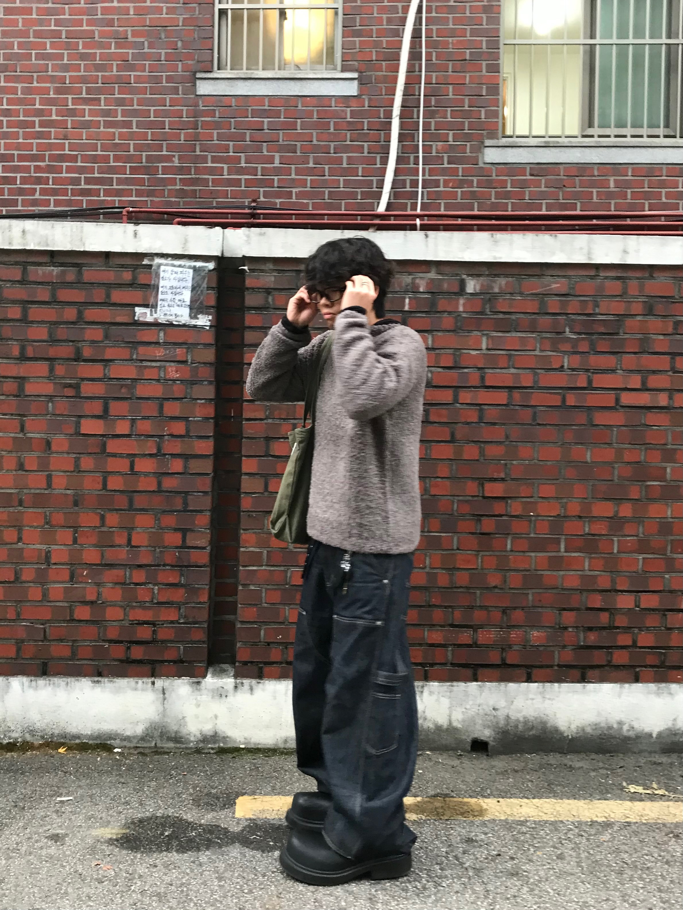 GRAILZ x KOIN SEOUL Carpenter Raw Denim Pants Indigo, Balenciaga Steroid Derby Black 착용 스타일 - 1