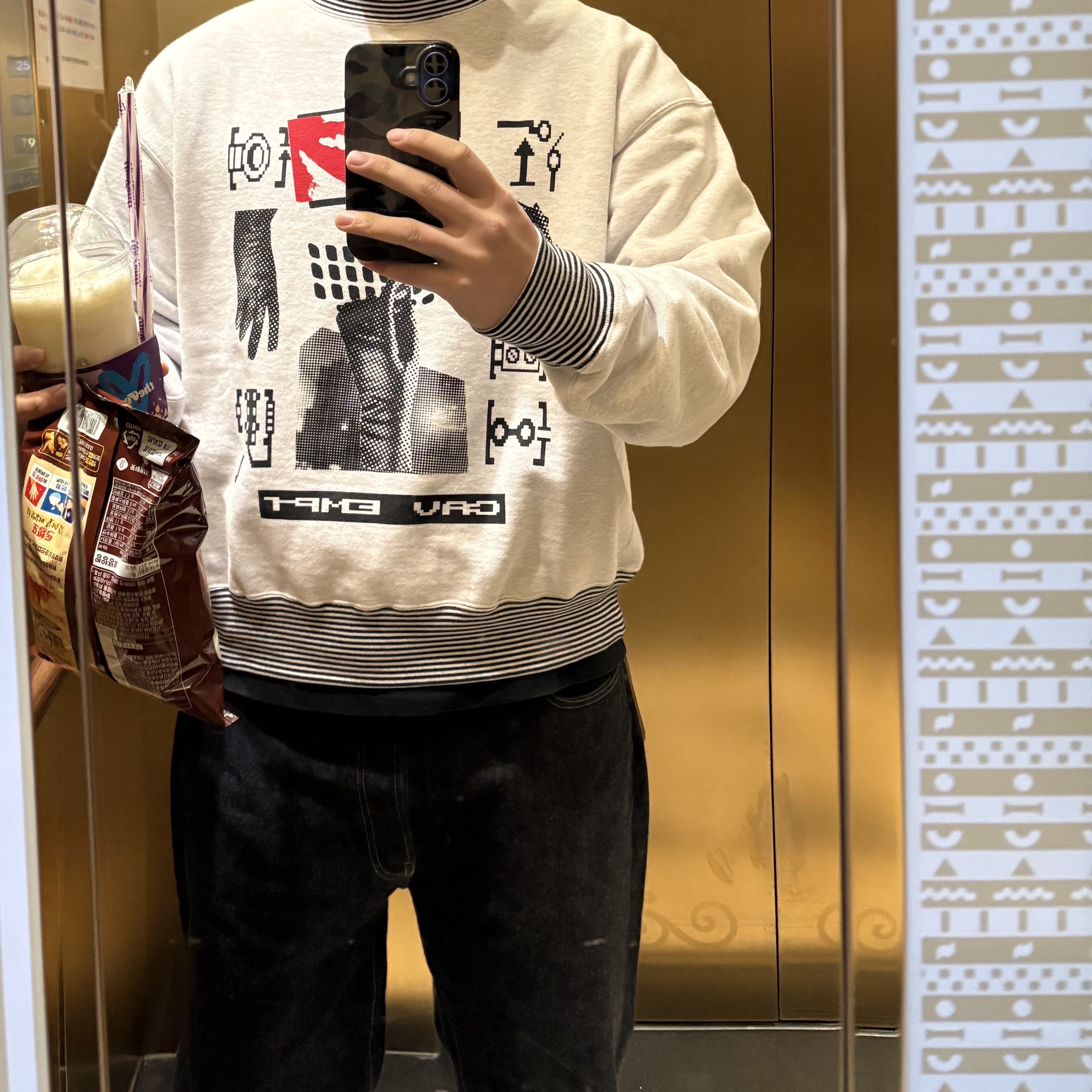 Cav Empt Lips Display Crew Neck Grey - 25FW, A.Presse Washed Denim Wide Pants Indigo - 25FW 착용 스타일 - 2