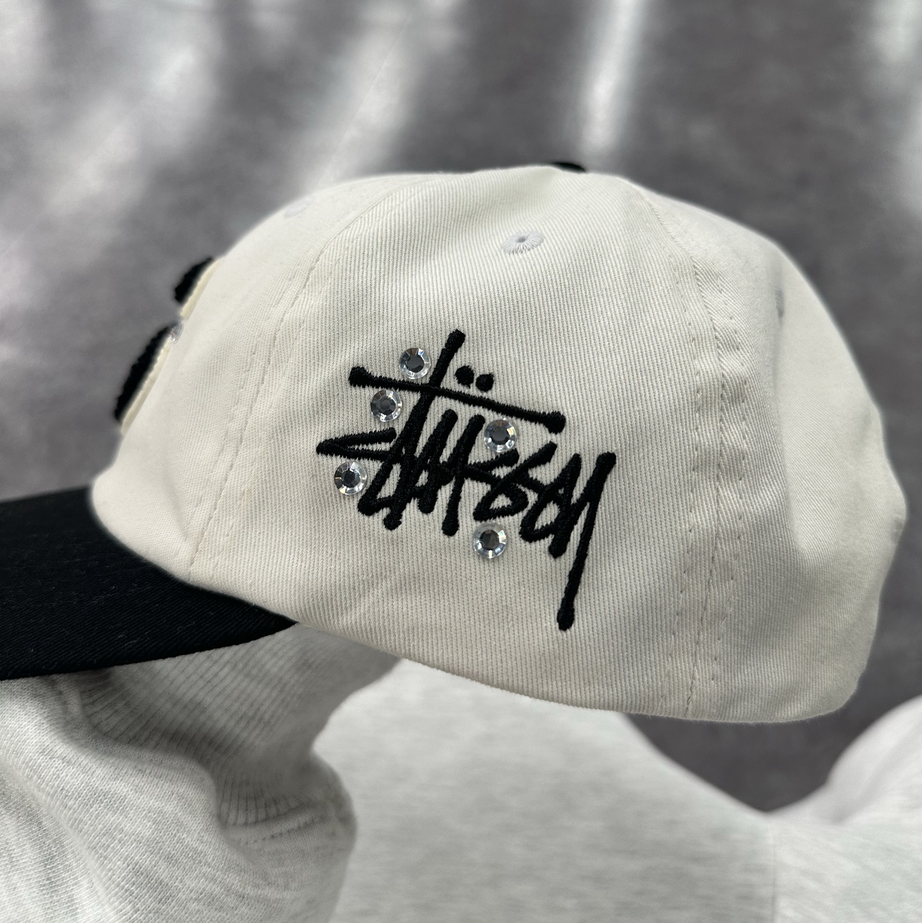 Stussy Chenille S Low Pro Cap Natural, Balenciaga Runner Sneakers Blue White 착용 스타일 - 6