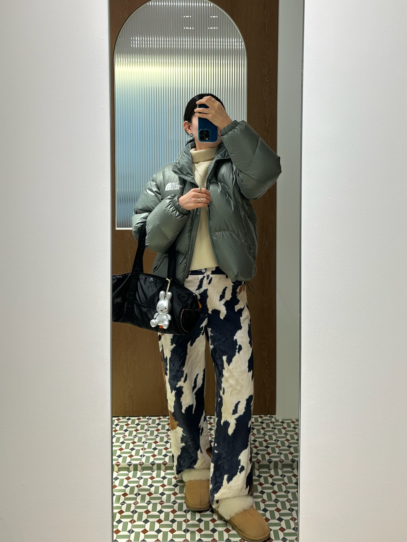 The North Face White Label Wave RDS Down Jacket Khaki, Porter Tanker Duffle Bag L Black 착용 스타일 - 1