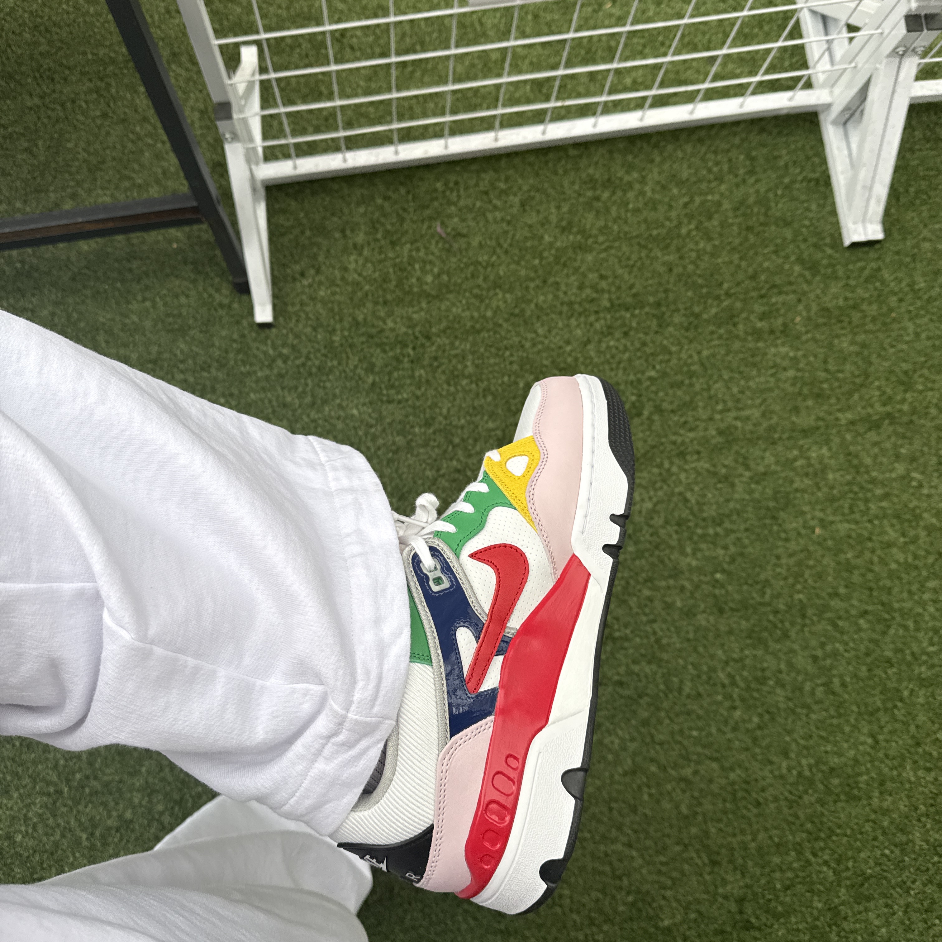 Nike x Nigo Air Force 3 Low SP Blue Void and Tour Yellow, Yeezy x Gosha Rubchinskiy Tribune Herald SP-01 Pants White 착용 스타일