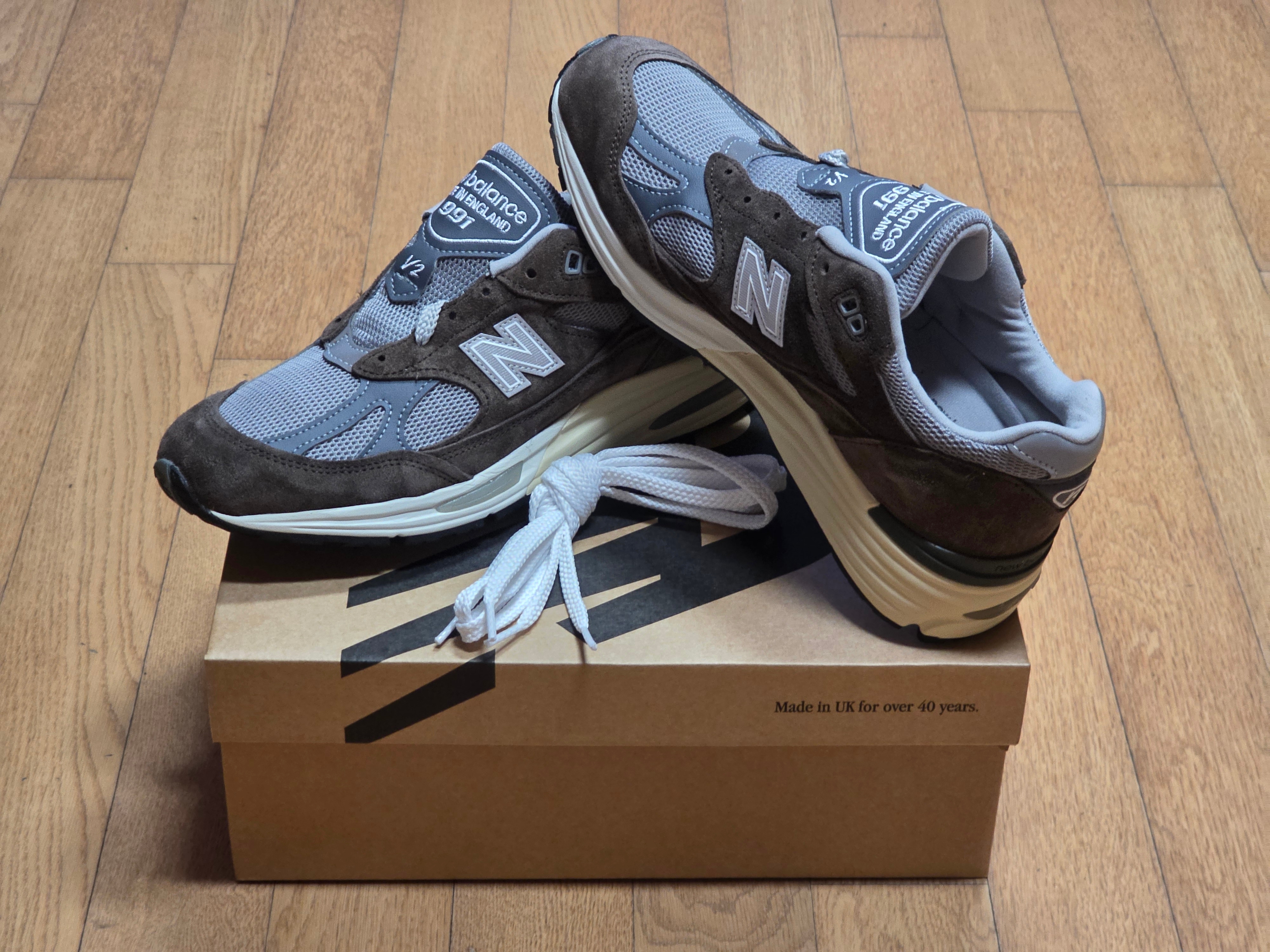 New Balance 991v2 Made in UK Brown Grey 착용 스타일 - 1
