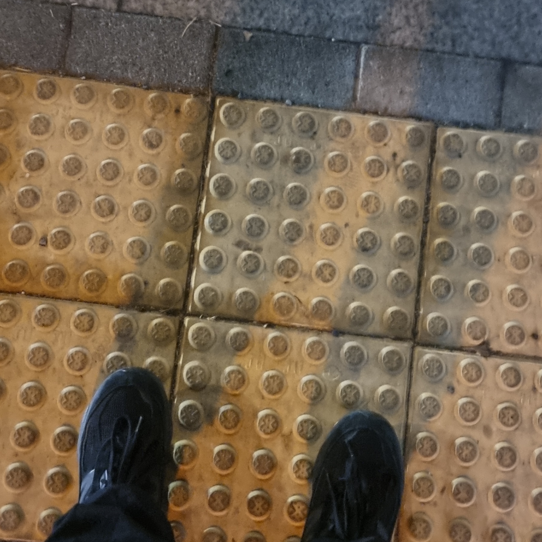 New Balance 990v6 Made in USA Triple Black - D Standard 착용 스타일