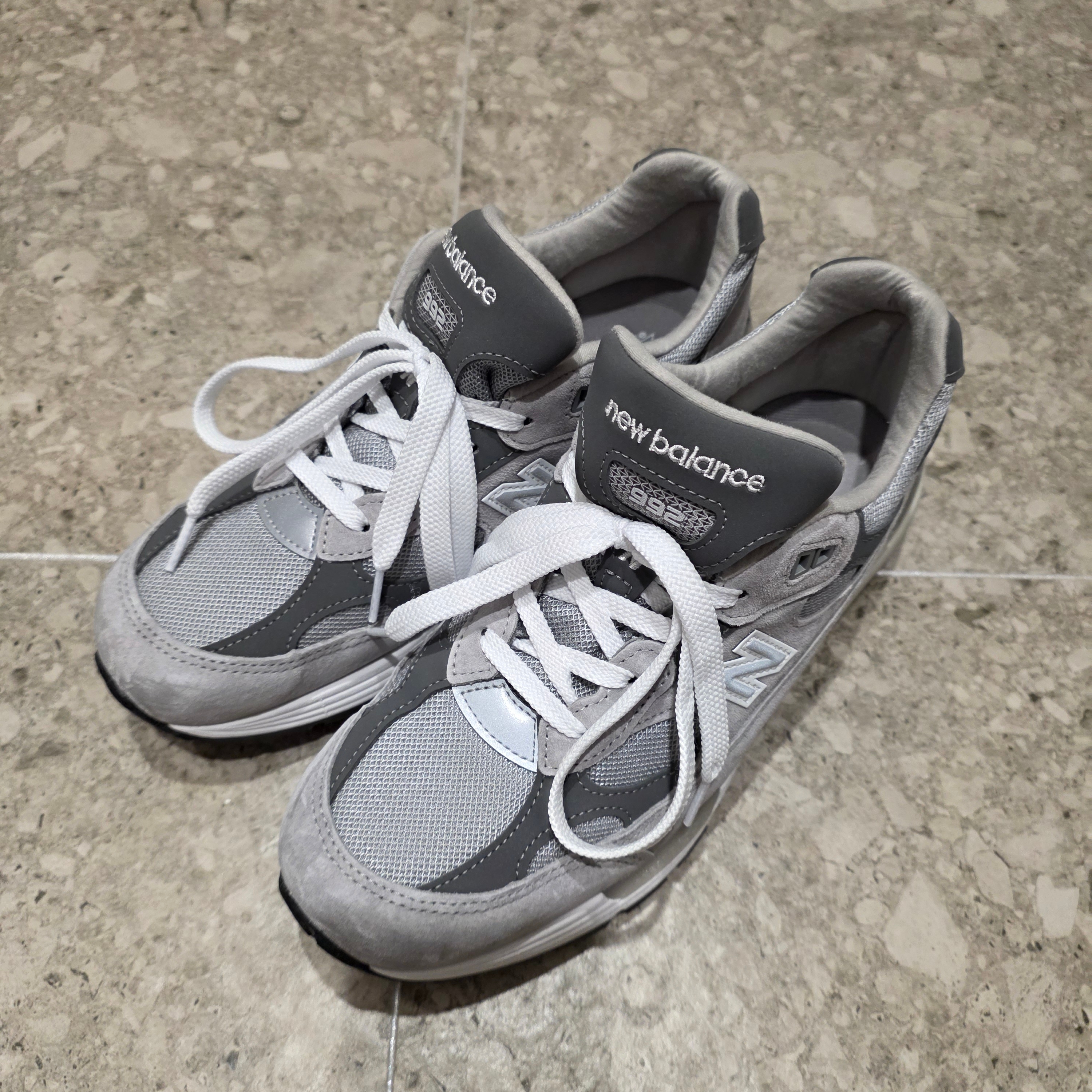 New Balance 992 Made in USA Core Grey Silver Metallic 착용 스타일