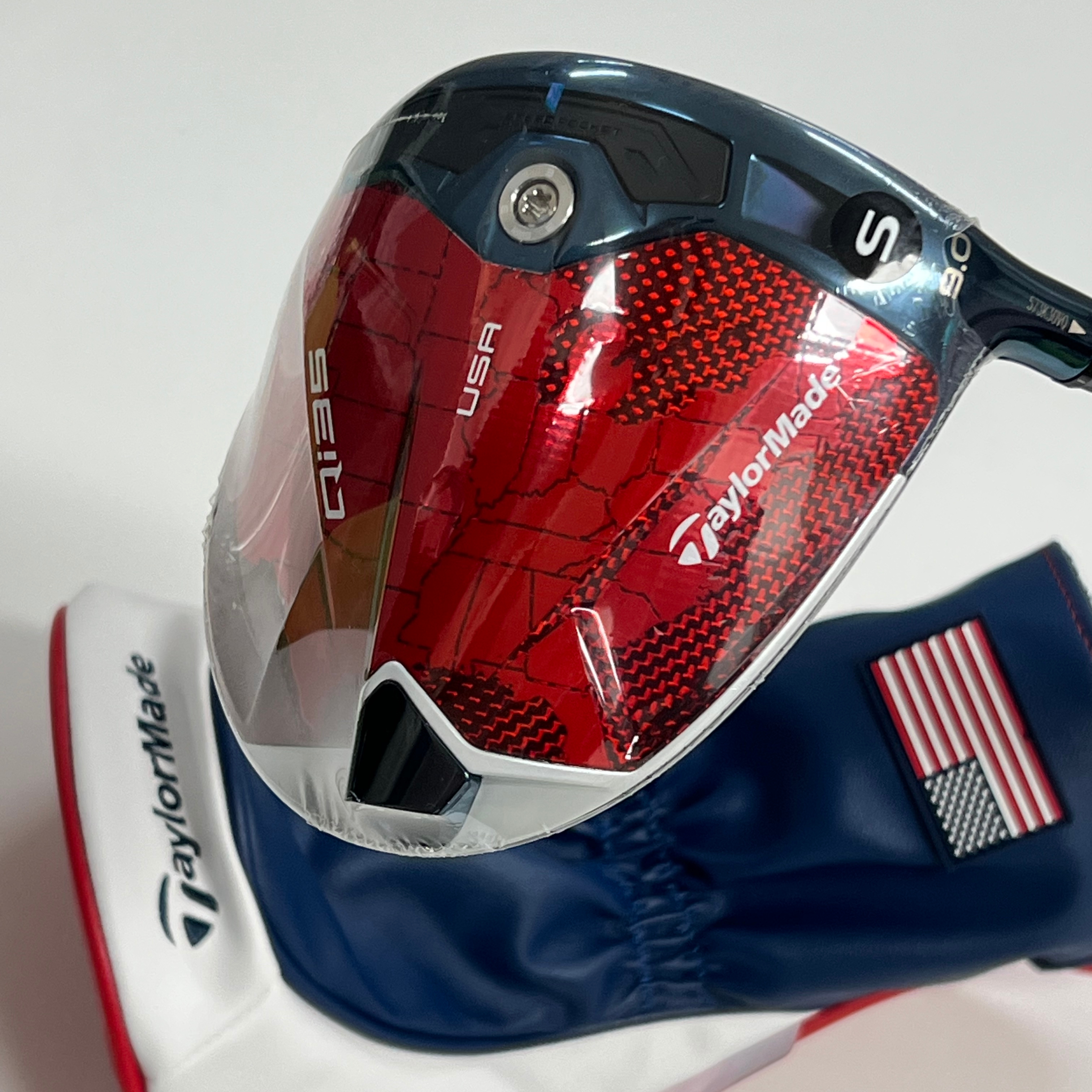 Taylormade x Kith Qi10 Driver 10.5 Loft Regular Rose 착용 스타일 - 1