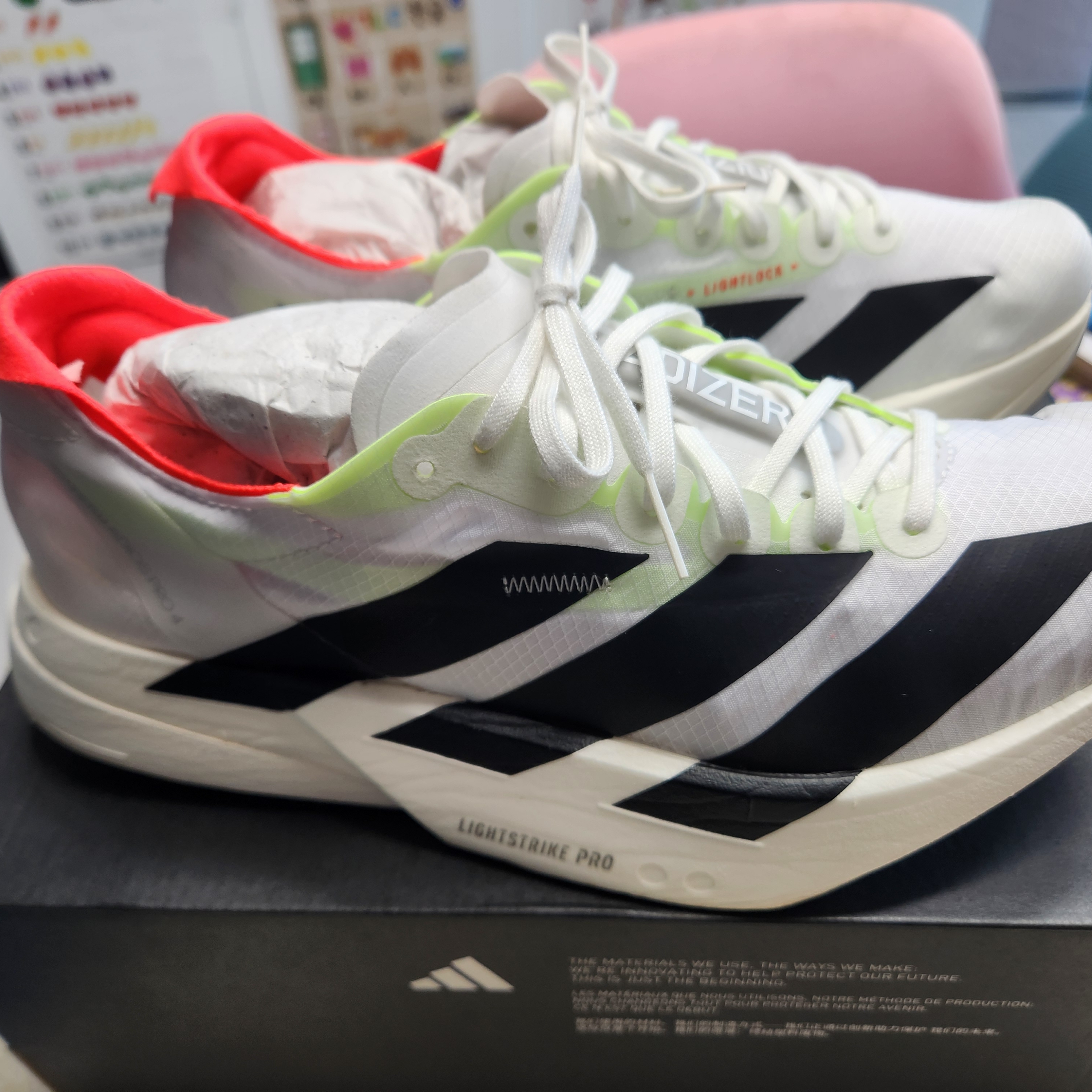 Adidas Adizero Adios Pro 4 Cloud White Core Black 착용 스타일