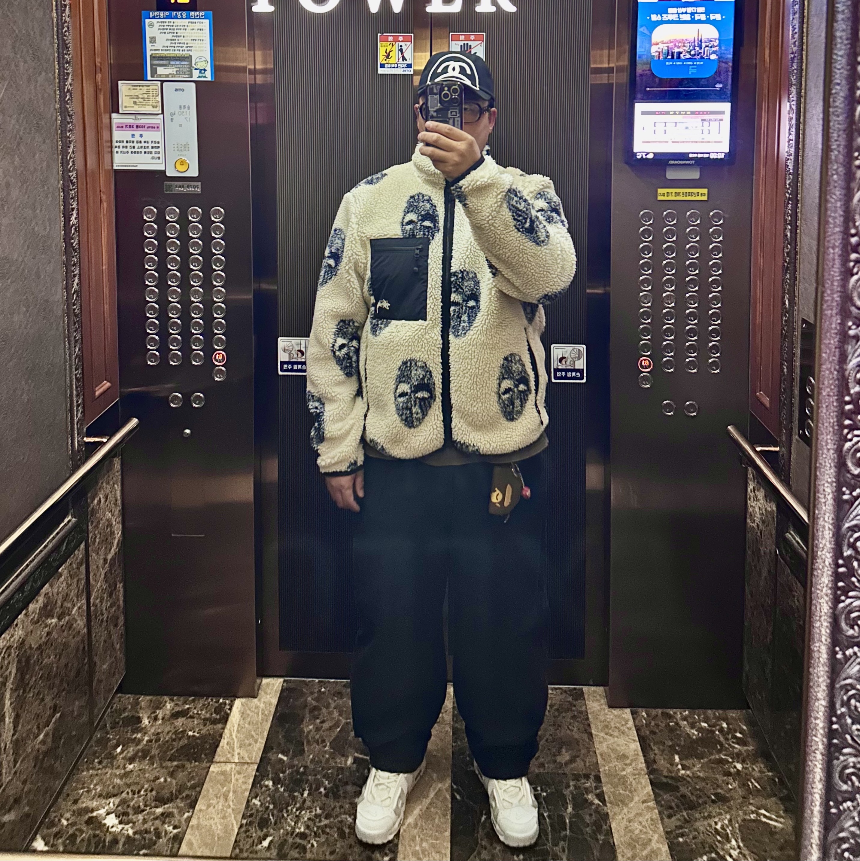 Gentle Monster x Maison Margiela MM114 Black Clear, Stussy Mask Jacquard Sherpa Fleece Jacket Natural 착용 스타일 - 1