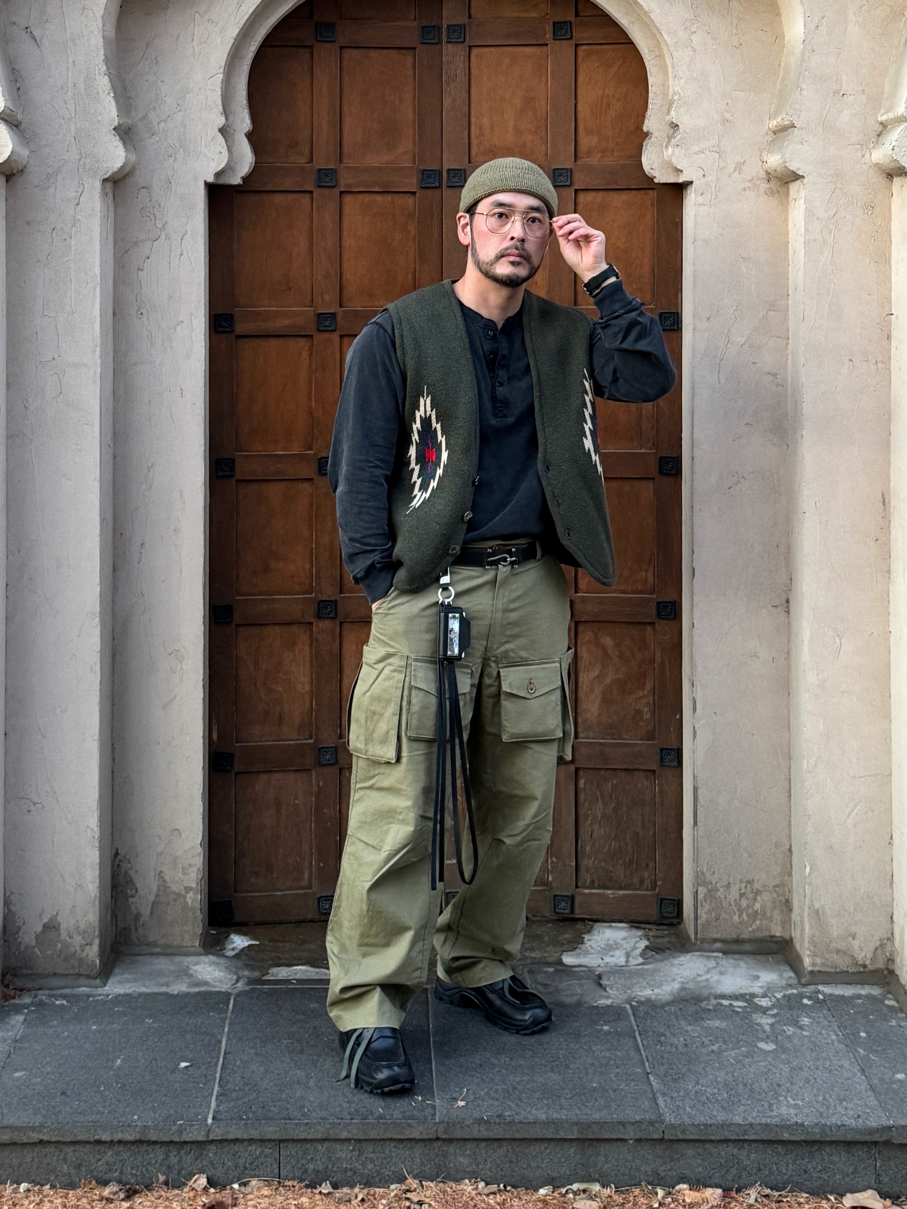 Outstanding Toray Karakoram European Goose Down Parka Olive, Yase Mud Horsehide Derby Black 착용 스타일 - 2
