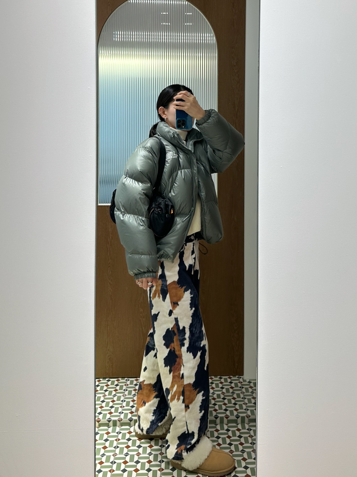 The North Face White Label Wave RDS Down Jacket Khaki, Porter Tanker Duffle Bag L Black 착용 스타일 - 2