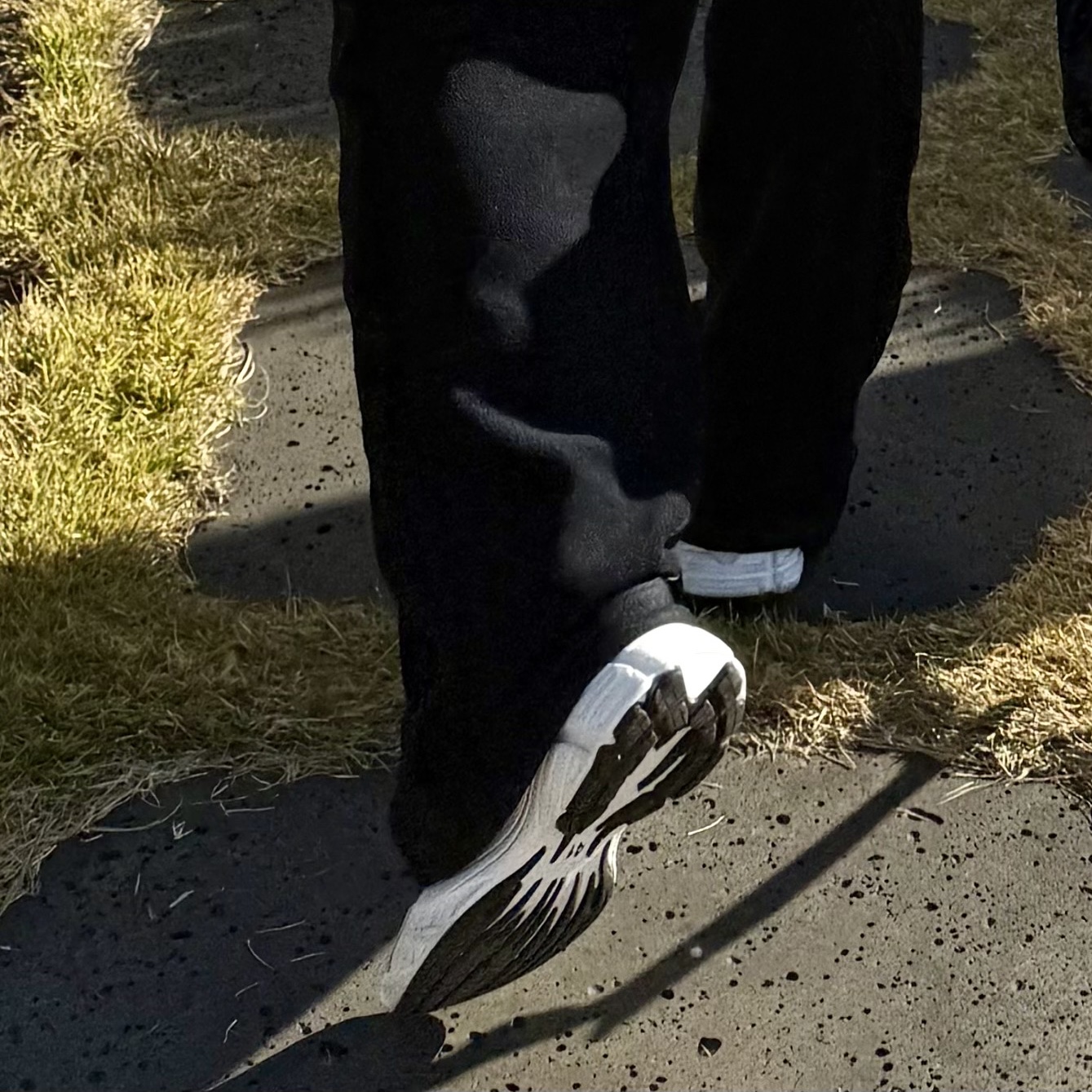 Balenciaga Monday Shoe White Black Grey 착용 스타일 - 3