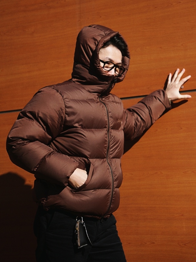 QT8 GARMENTS Duck Down Heavyweight Hoodie Jacket Brown 착용 스타일 - 7