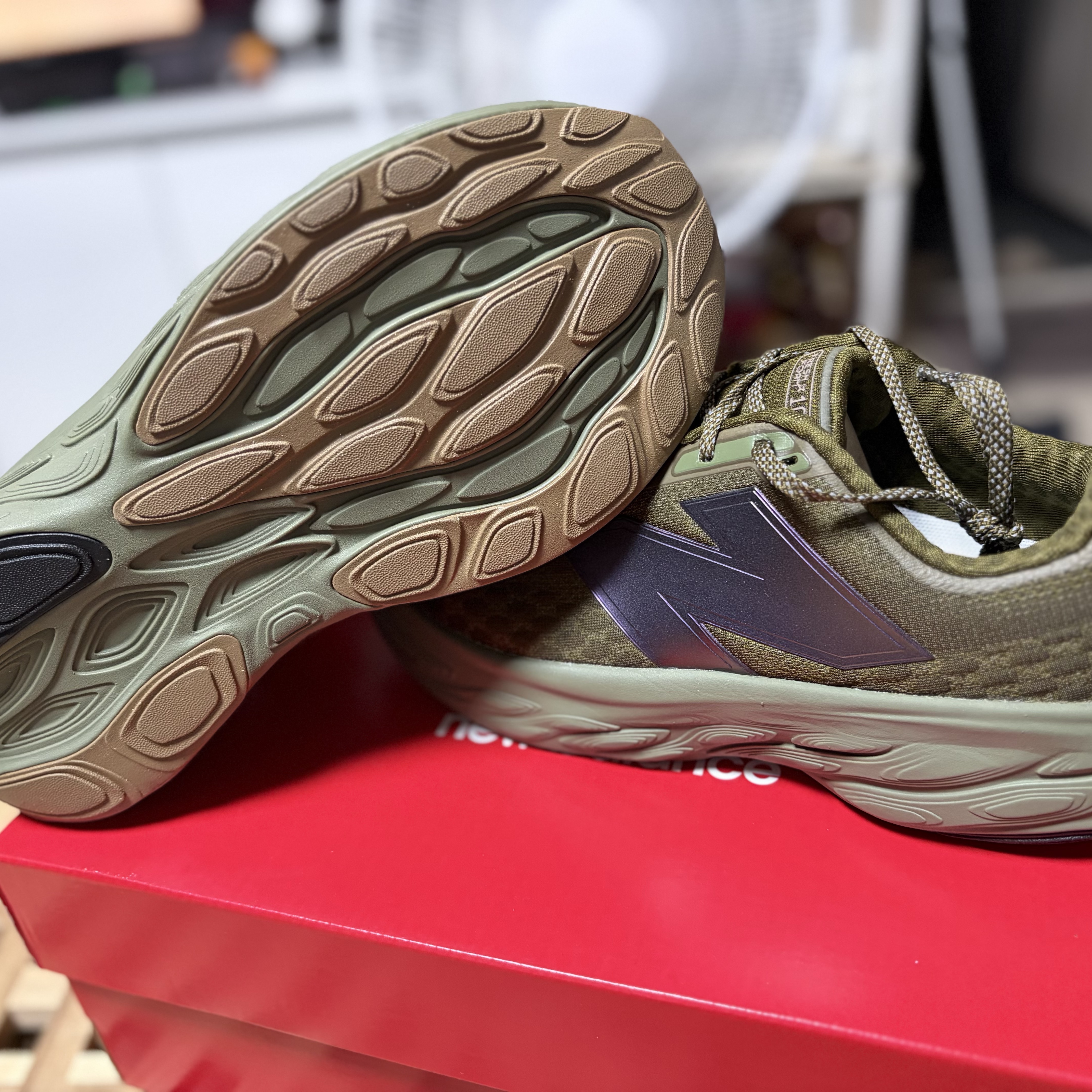 New Balance Fresh Foam X 1080v14 Woodland Dark Olivine - 2E Wide 착용 스타일 - 6