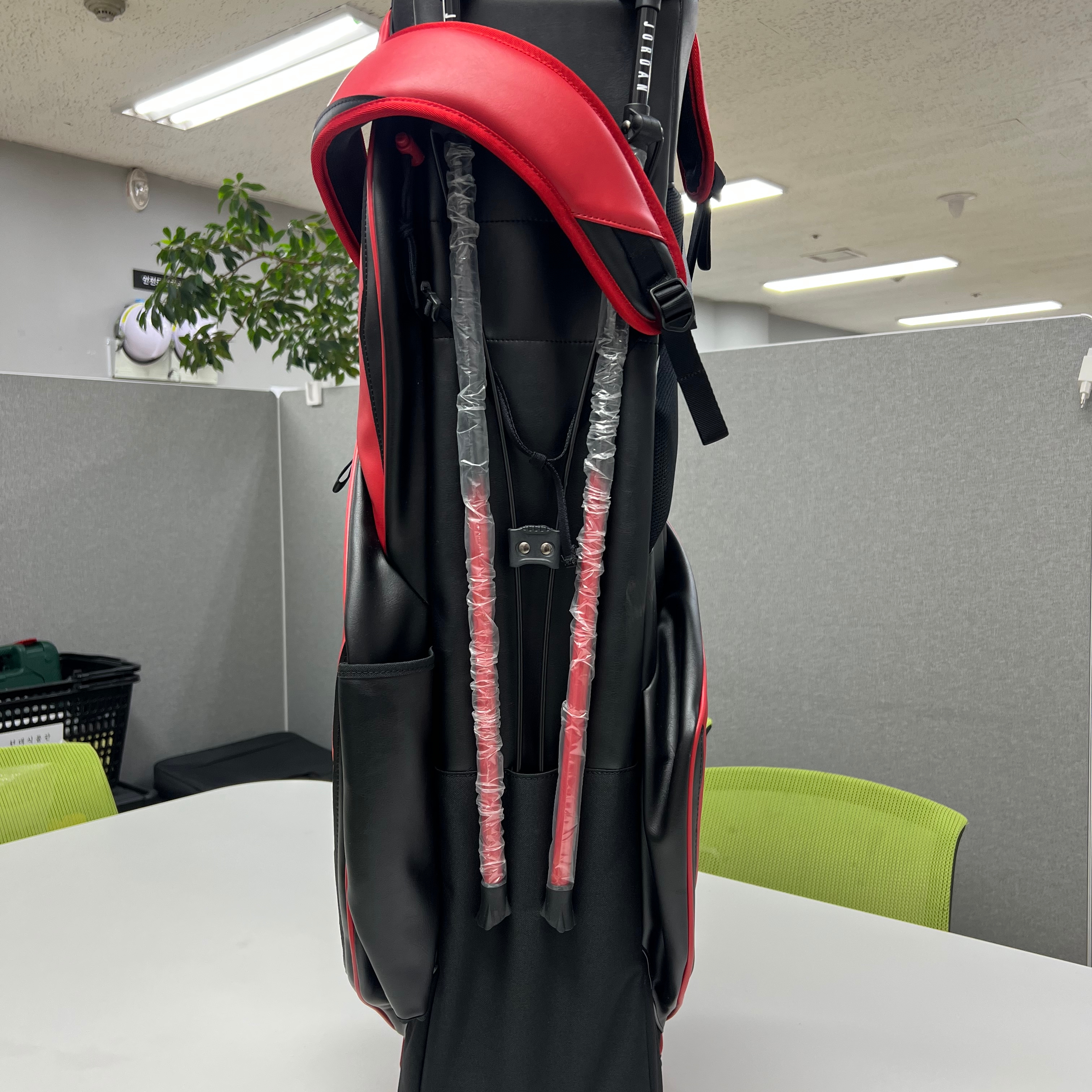 Nike Jordan Fade Away Luxe 6-Way Golf Bag Brown 착용 스타일 - 2