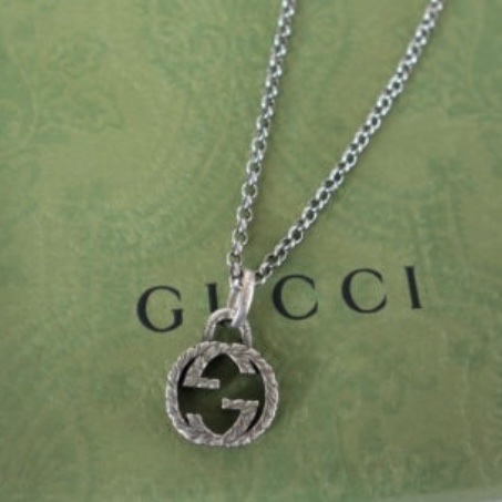 Gucci Interlocking G Pendant Necklace Silver 착용 스타일