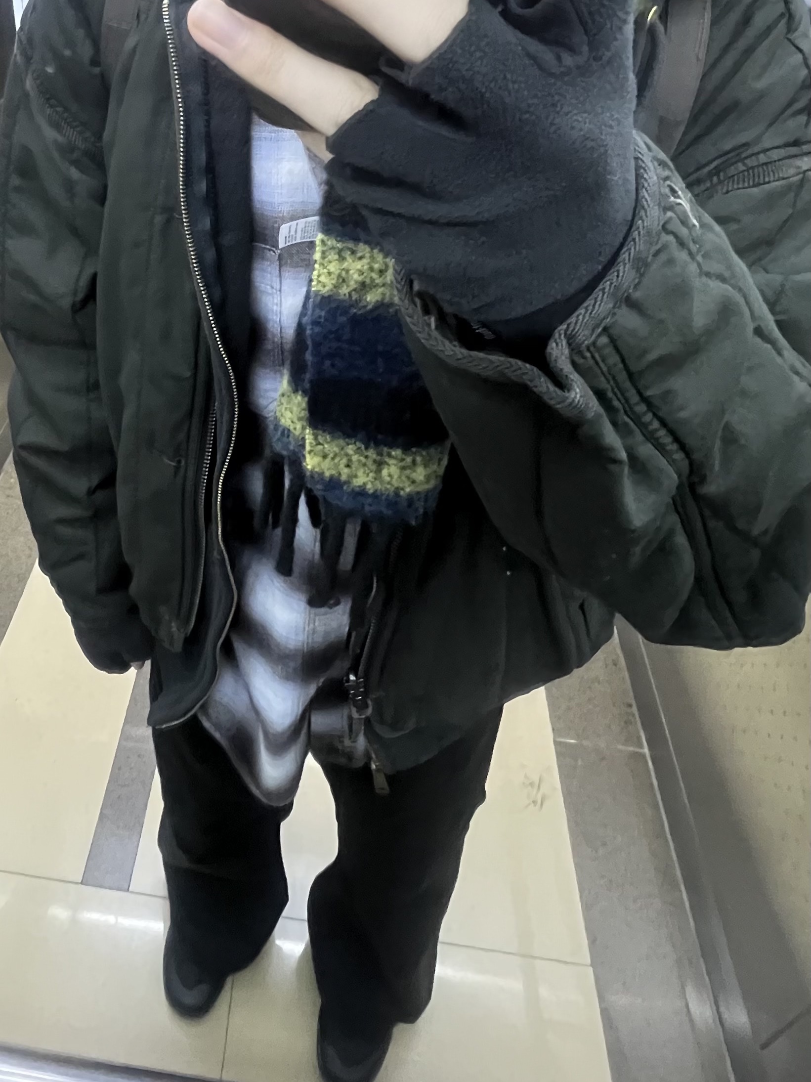 Uniqlo x JW Anderson Striped Chunky Scarf Blue 착용 스타일
