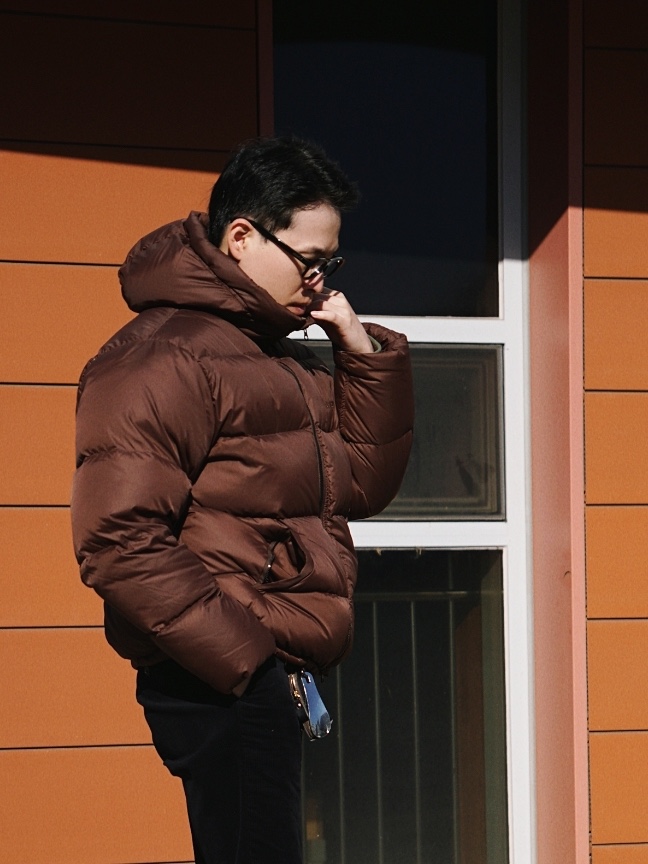 QT8 GARMENTS Duck Down Heavyweight Hoodie Jacket Brown 착용 스타일 - 3