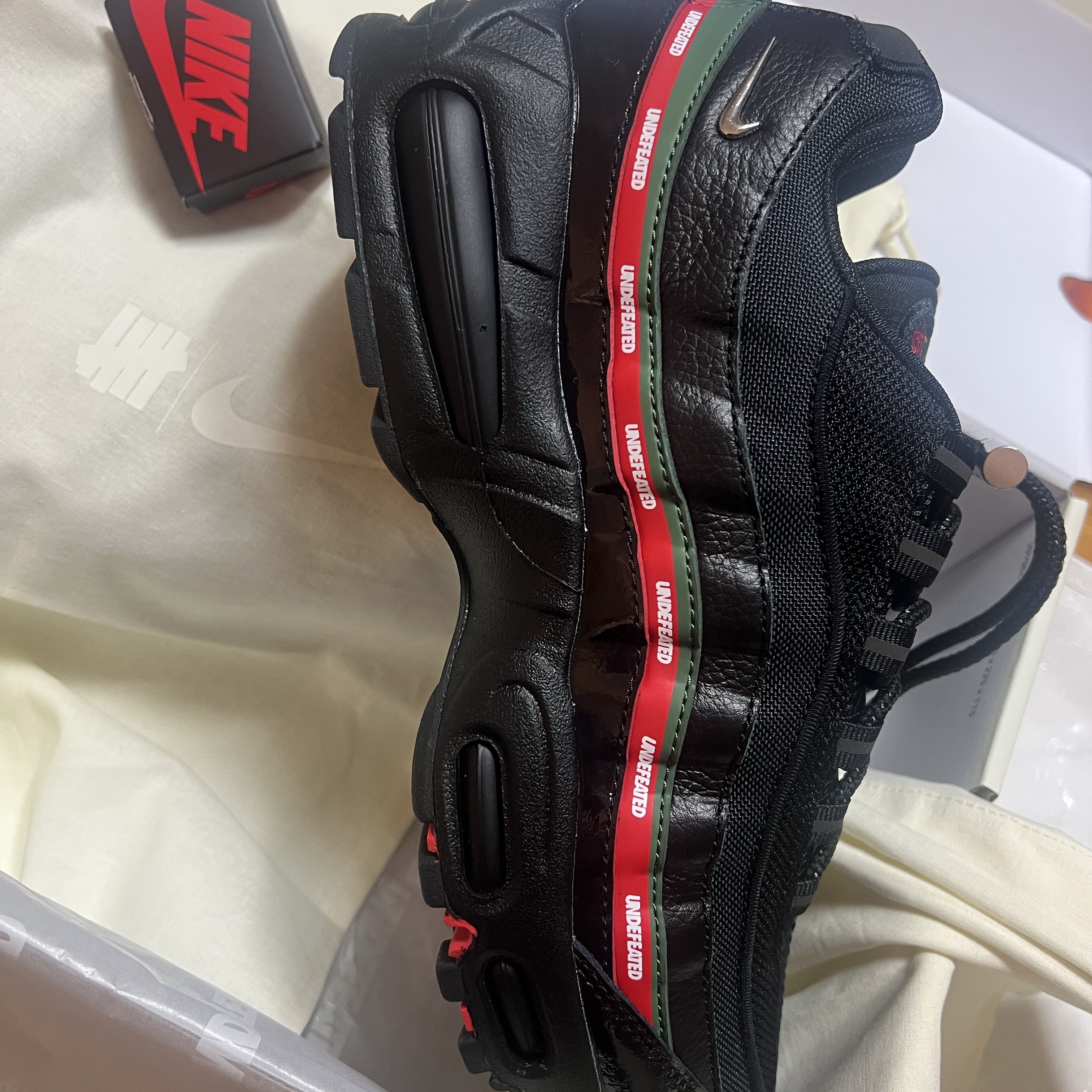 Nike x Undefeated Air Max 95 SP Black 착용 스타일 - 3