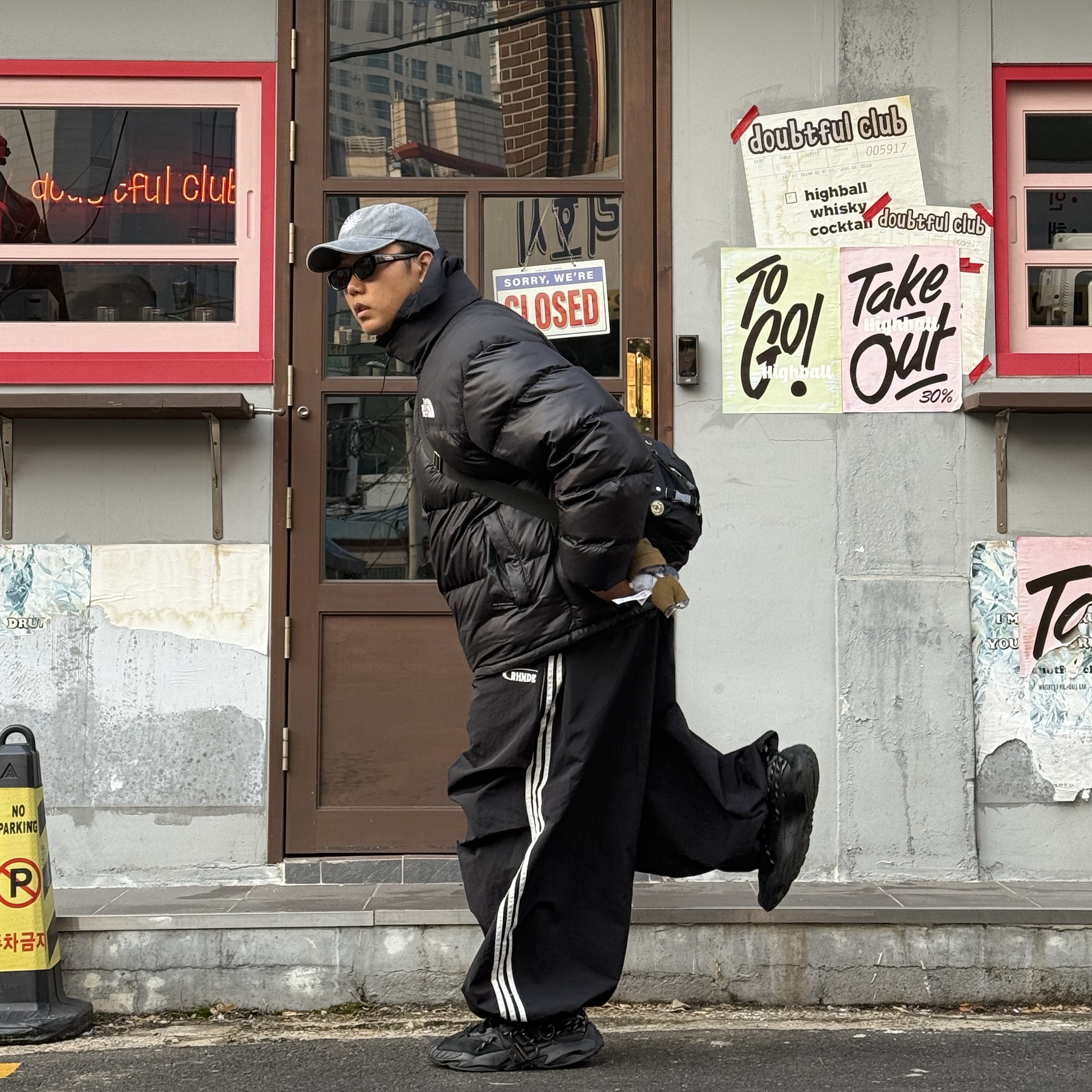 (W) The North Face Nuptse On Ball Jacket Black, Puma x Juun.J Plexus Black 착용 스타일 - 4