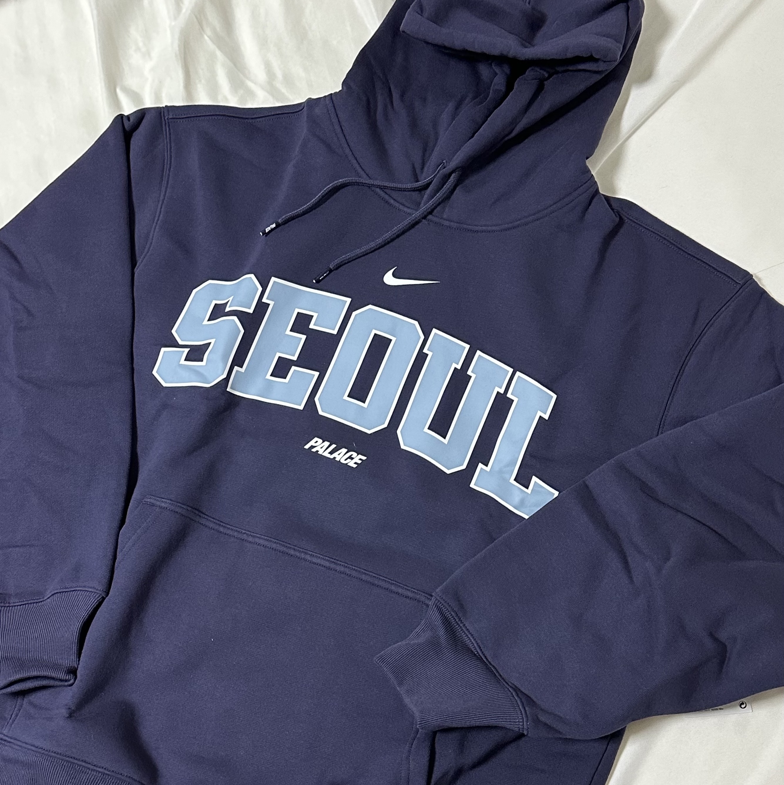 Palace x Nike Shop Hood Apgujeong Navy - 25FW 착용 스타일