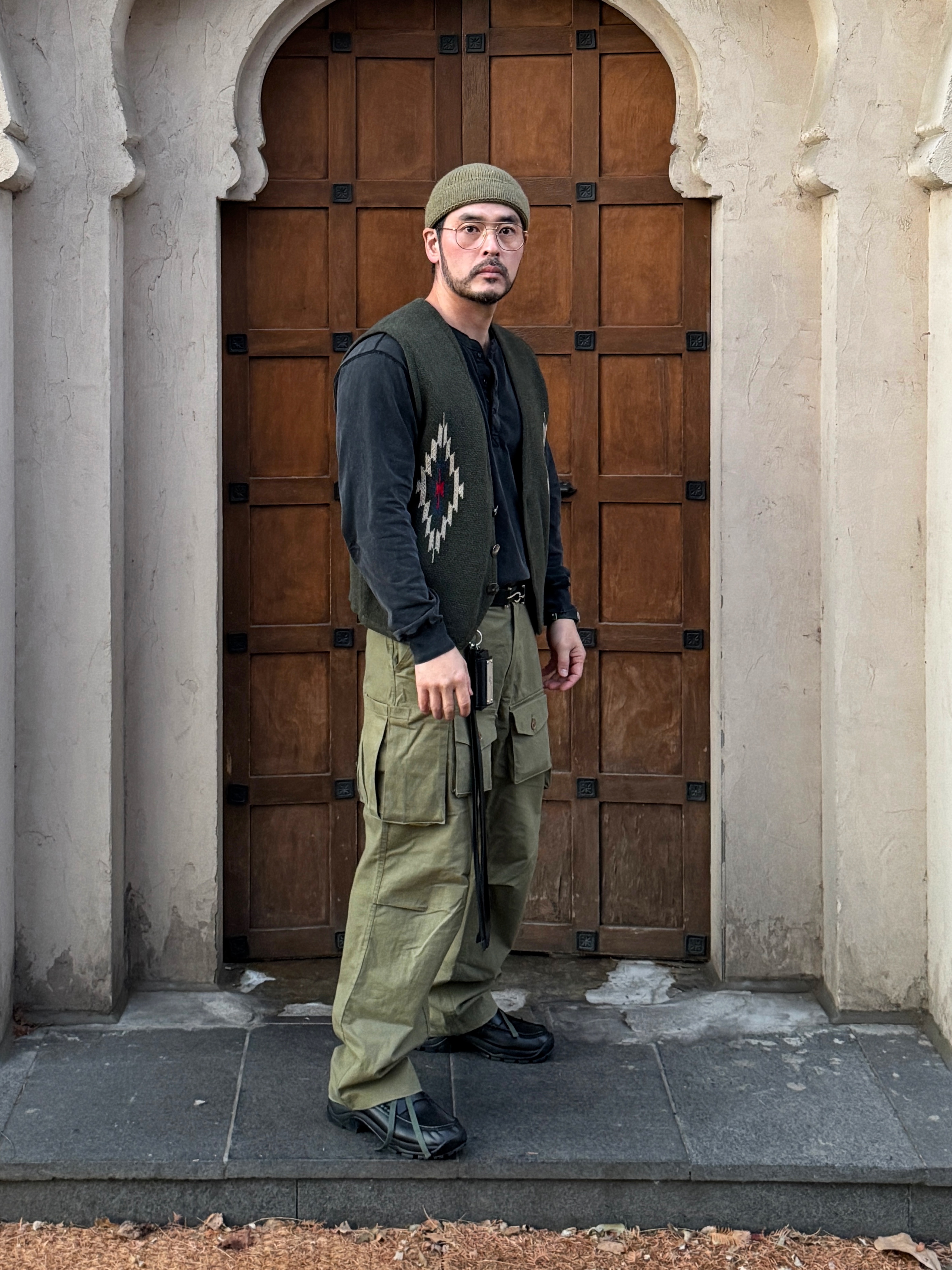 Outstanding Toray Karakoram European Goose Down Parka Olive, Yase Mud Horsehide Derby Black 착용 스타일 - 5