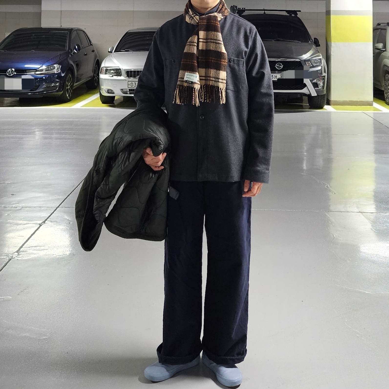 Uniqlo x Engineered Garments Pufftech Utility Jacket Olive, Rolex Submariner 41mm 124060 Black Oyster 착용 스타일 - 3