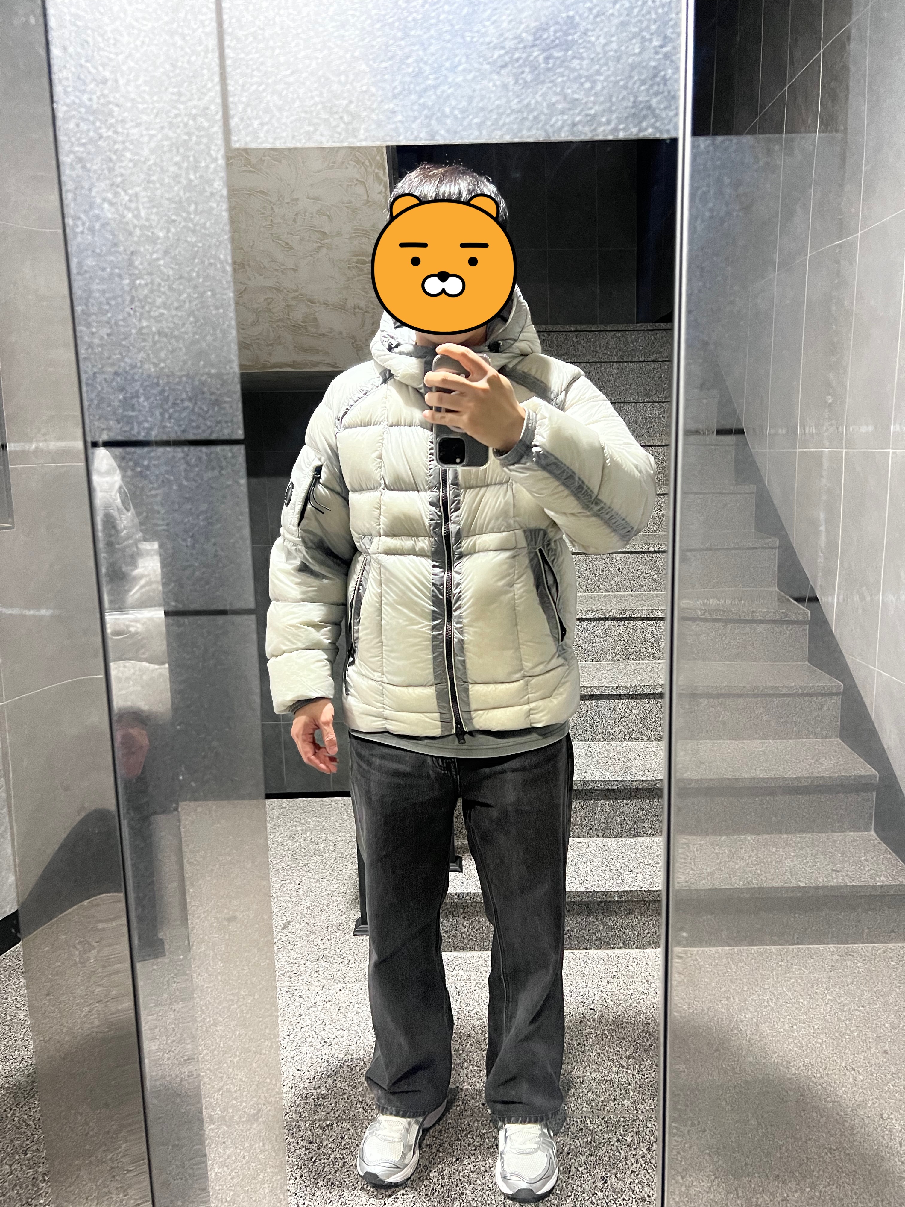 C.P. Company Korea Exclusive D.D. Shell Hooded Down Jacket Lunar Rock - 25FW, Asics Gel-Kayano 14 White Graphite Grey 착용 스타일 - 1