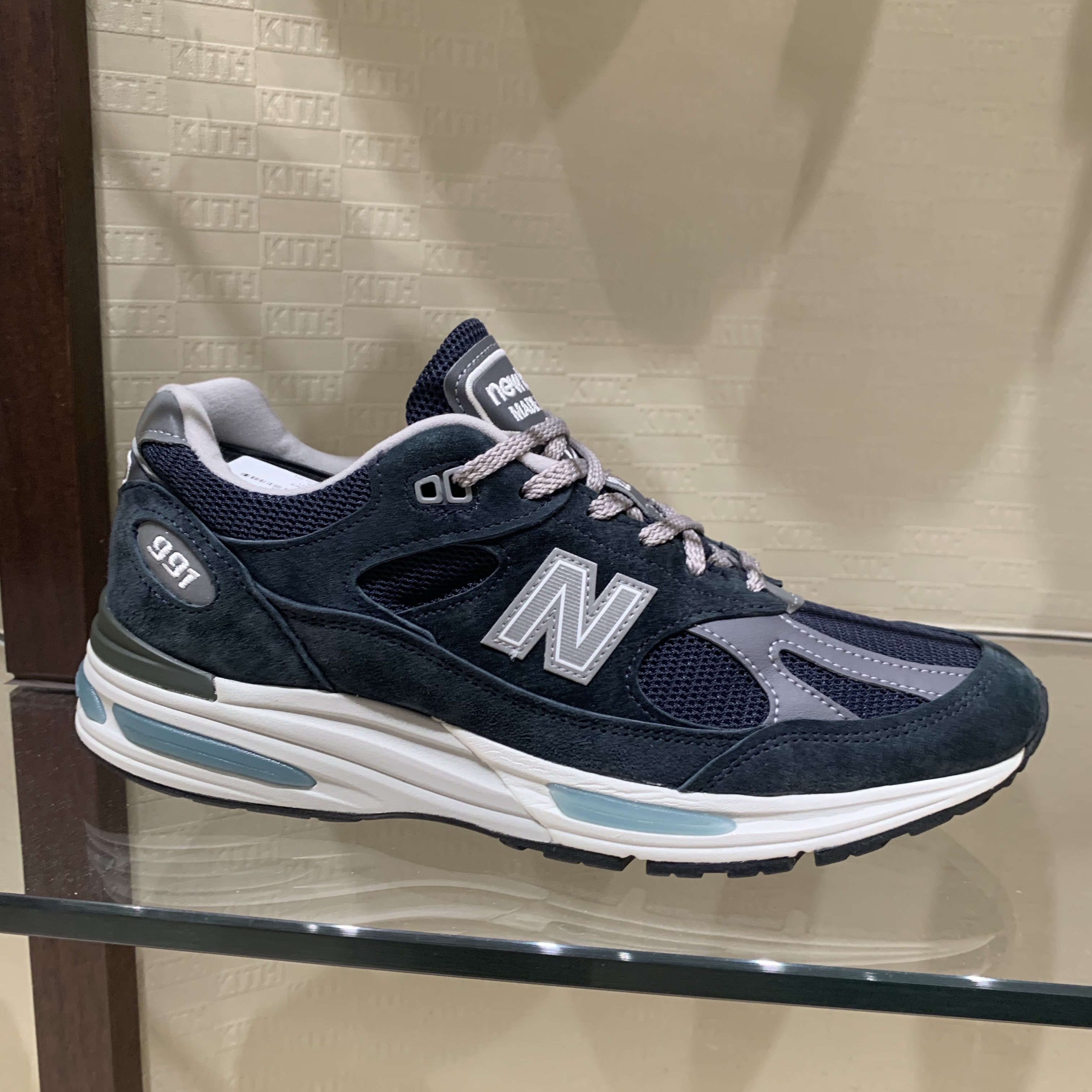 New Balance 991v2 Made in UK Dark Navy Smoked Pearl 착용 스타일