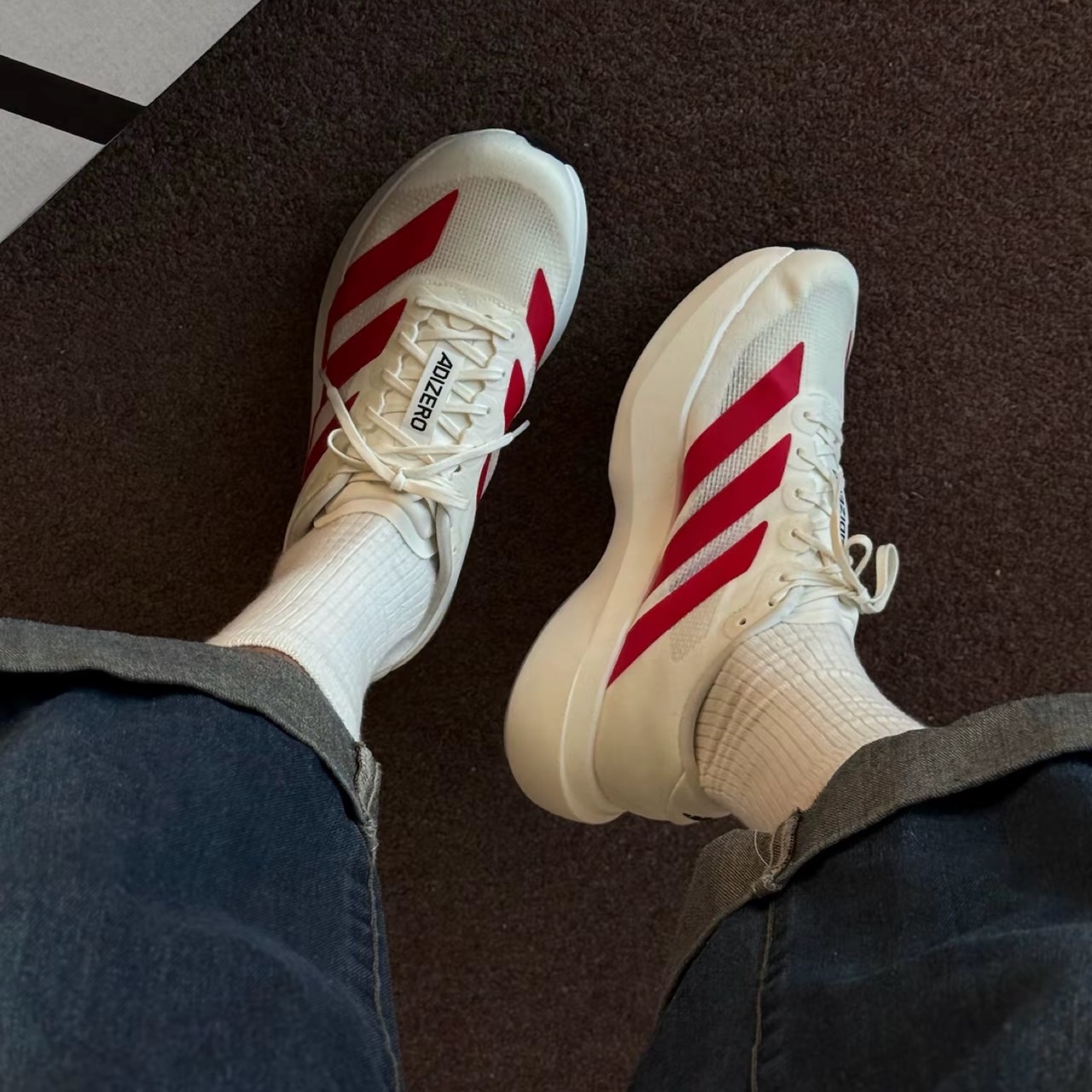 Adidas Adizero EVO SL Off White Better Scarlet 착용 스타일 - 3