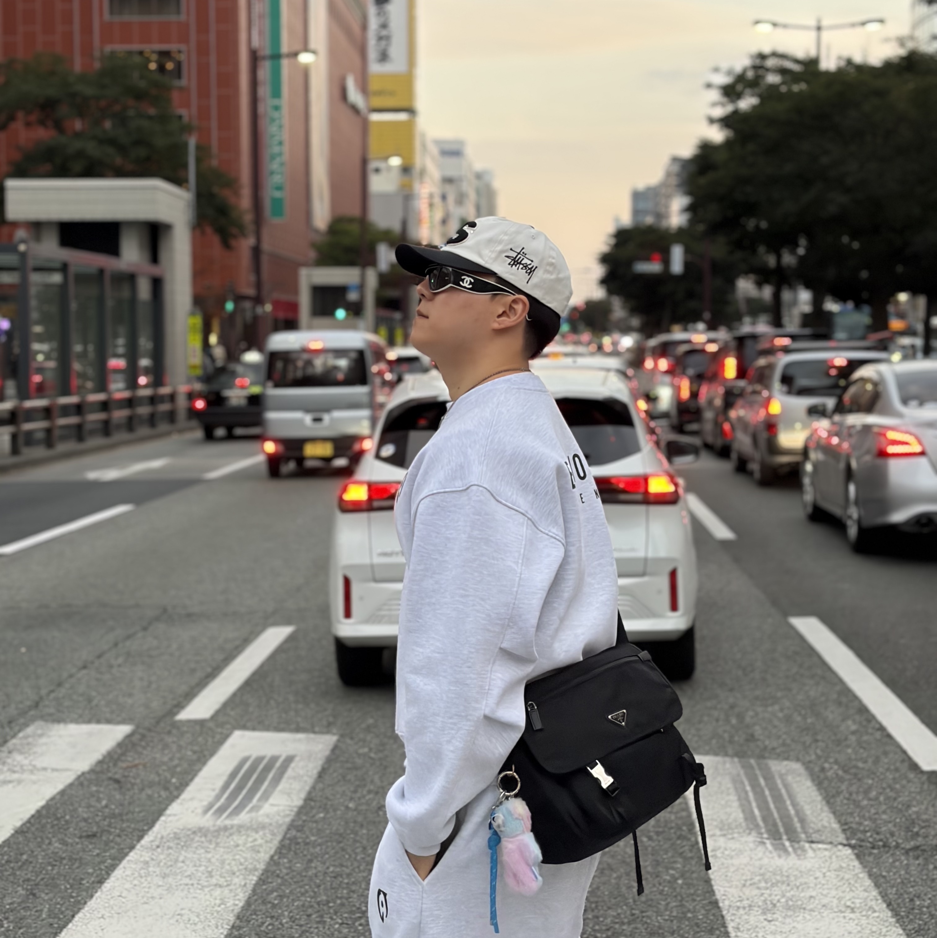 Stussy Chenille S Low Pro Cap Natural, Balenciaga Runner Sneakers Blue White 착용 스타일 - 4