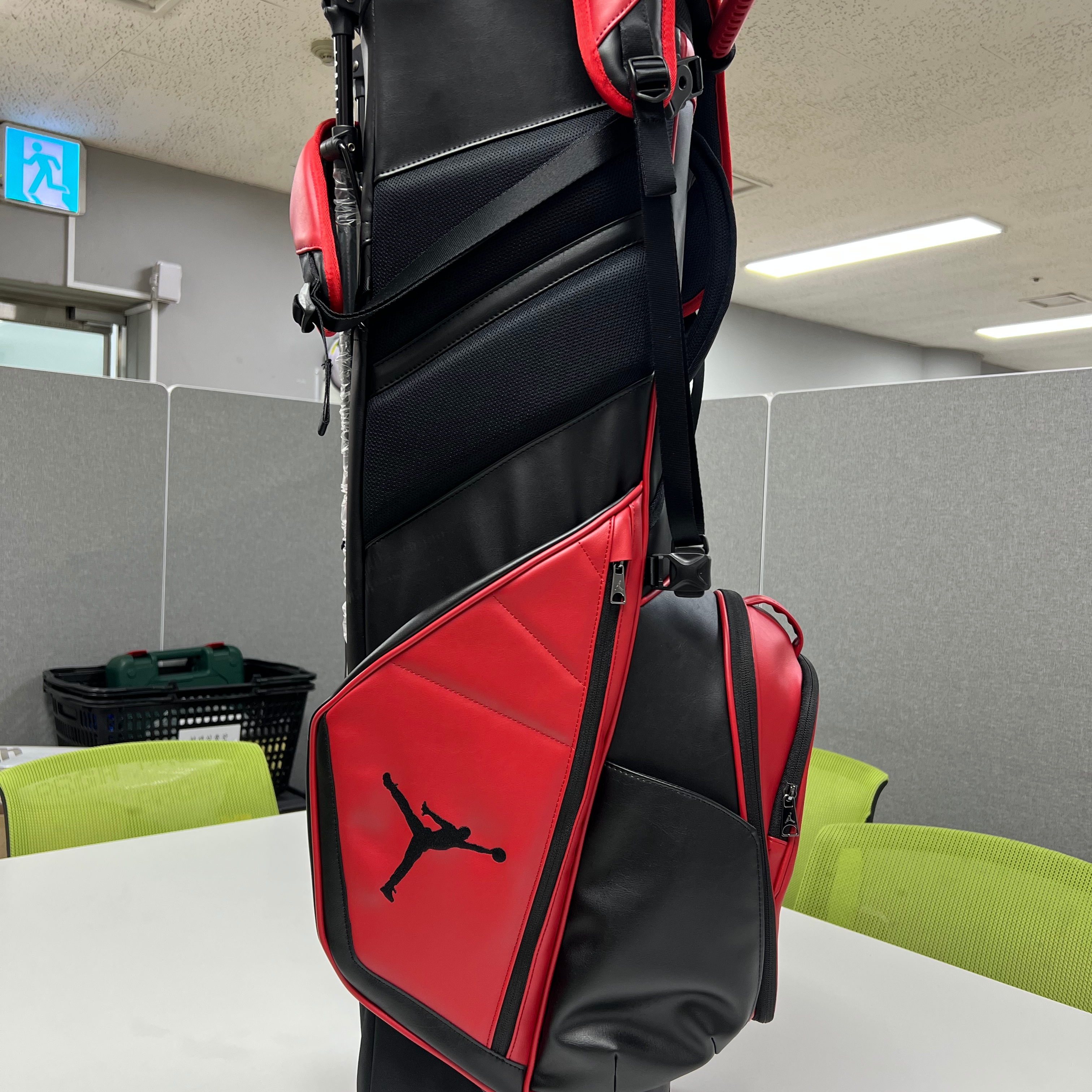 Nike Jordan Fade Away Luxe 6-Way Golf Bag Brown 착용 스타일 - 4