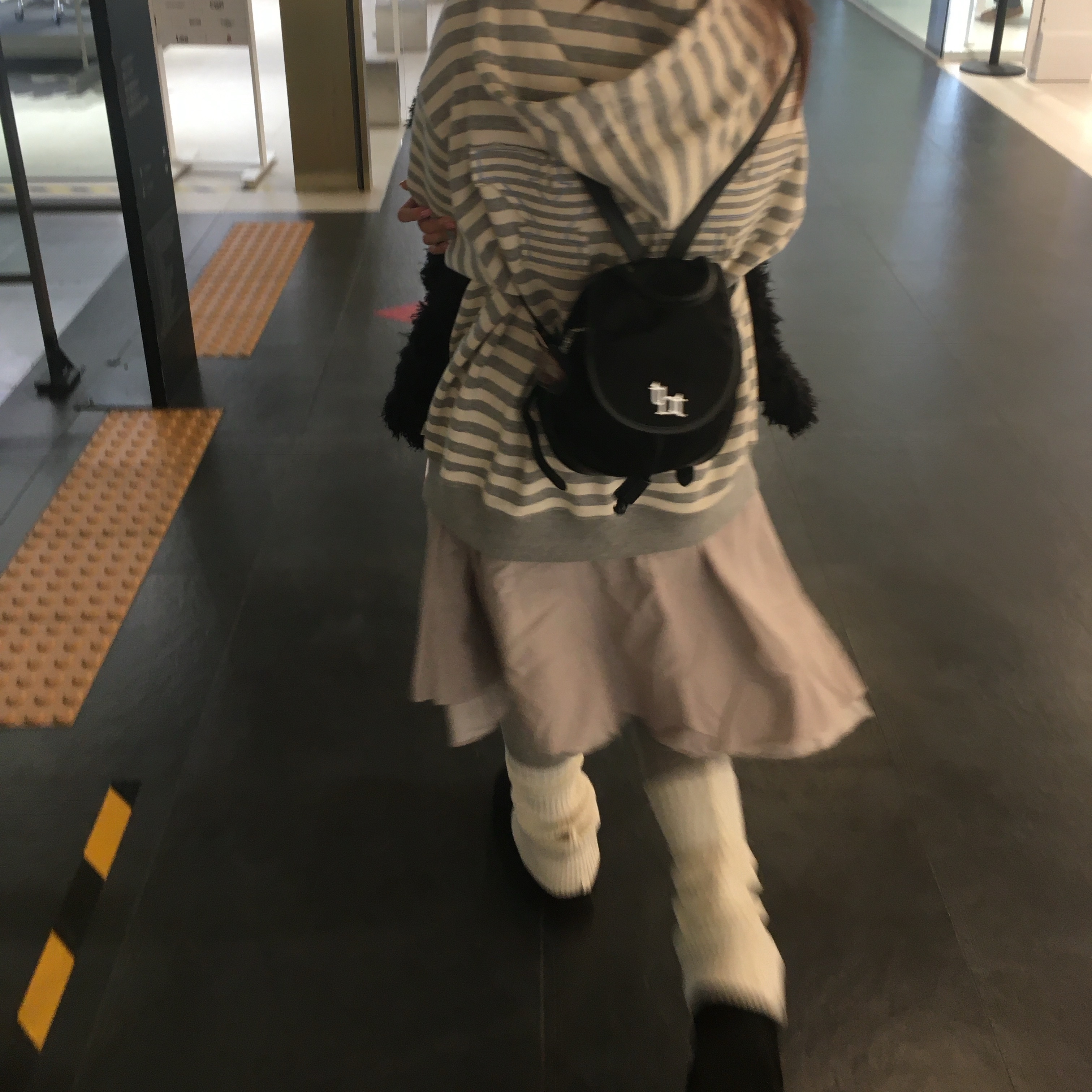 COYSEIO Double Shirring Skirt Grey 착용 스타일 - 2