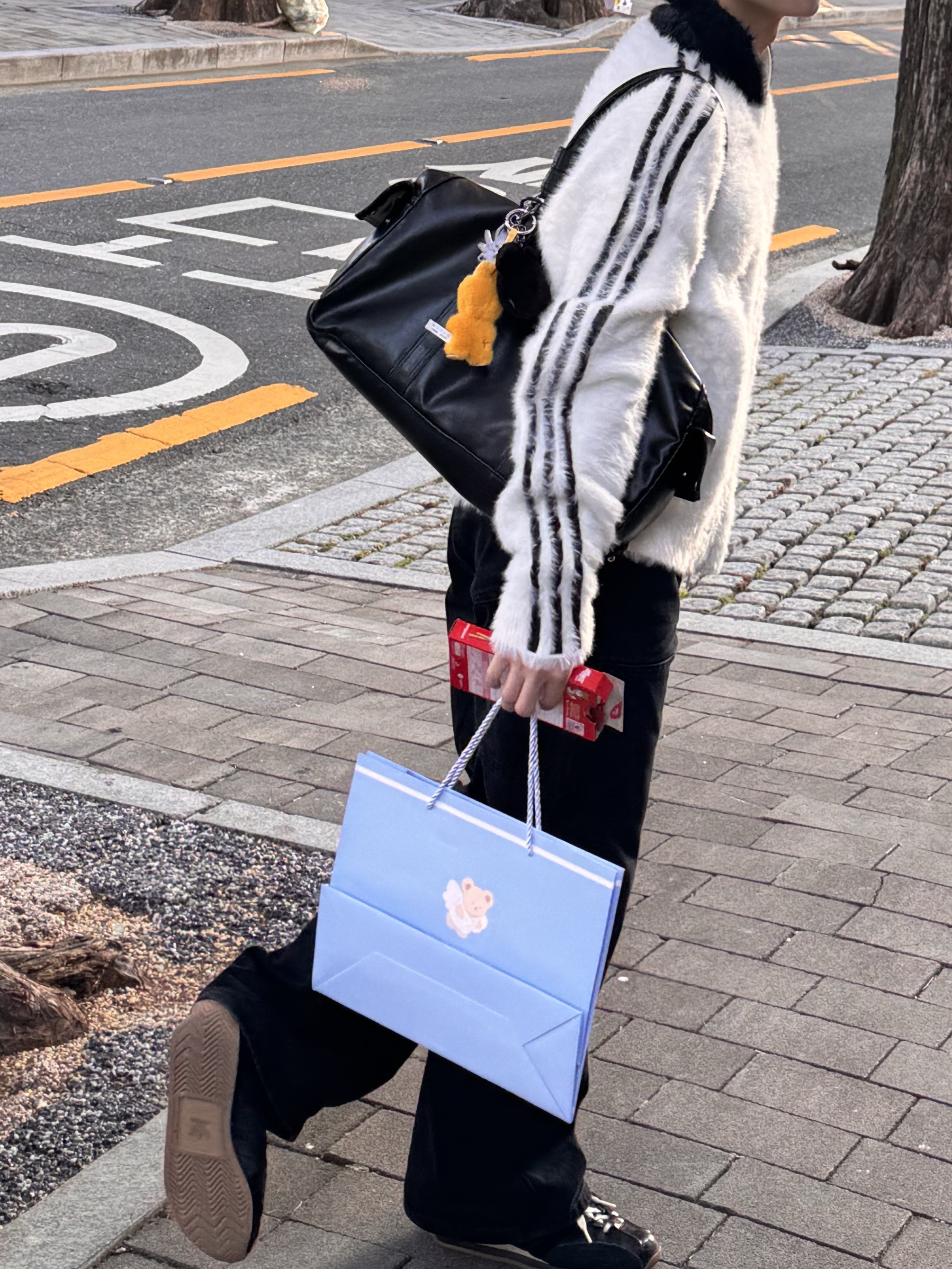 Porter Free Style Boston Bag Black, Adidas x Song for the Mute Country OG Core Black Cream White 착용 스타일