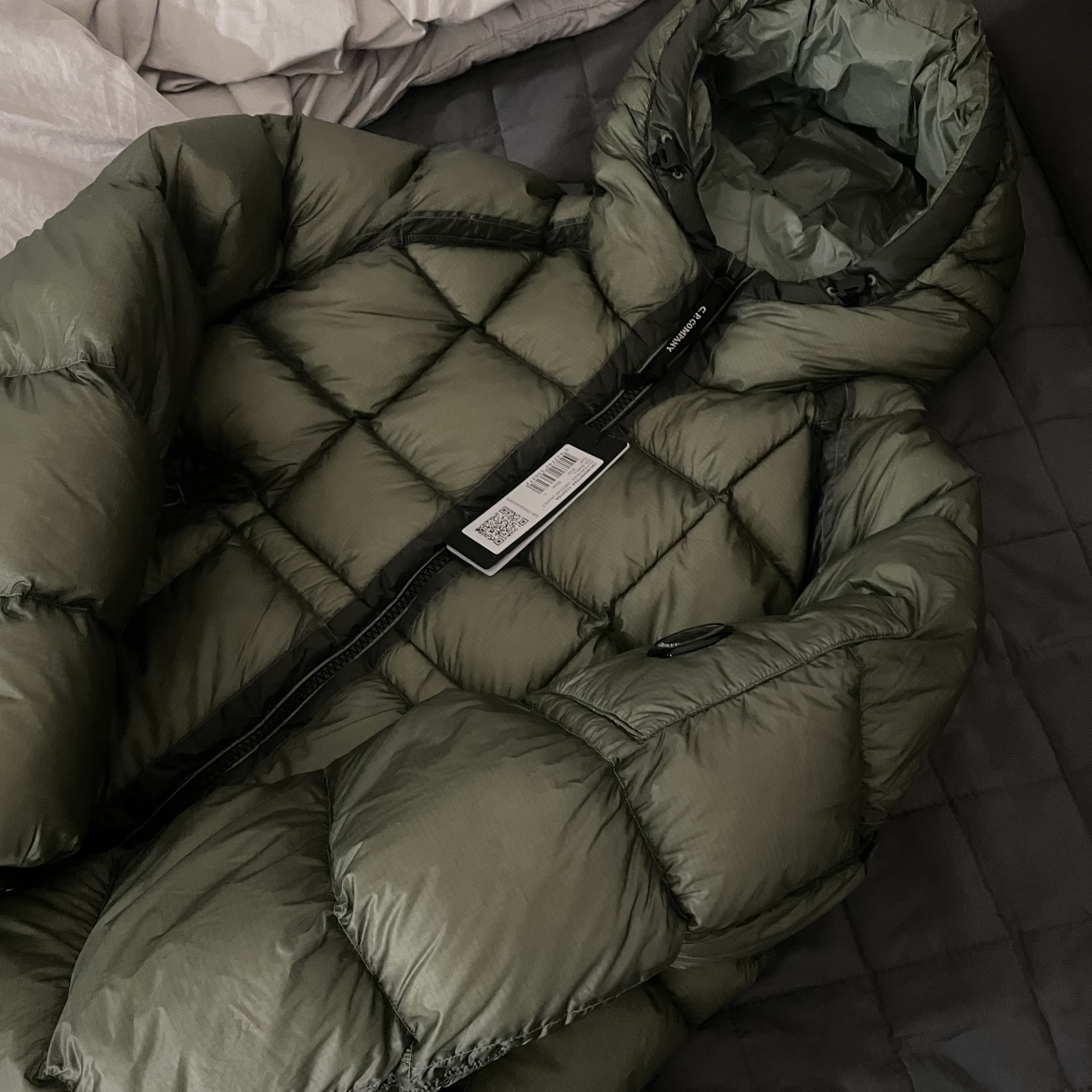 C.P. Company D.D. Shell Hooded Down Jacket Seagrass - 25FW 착용 스타일 - 2