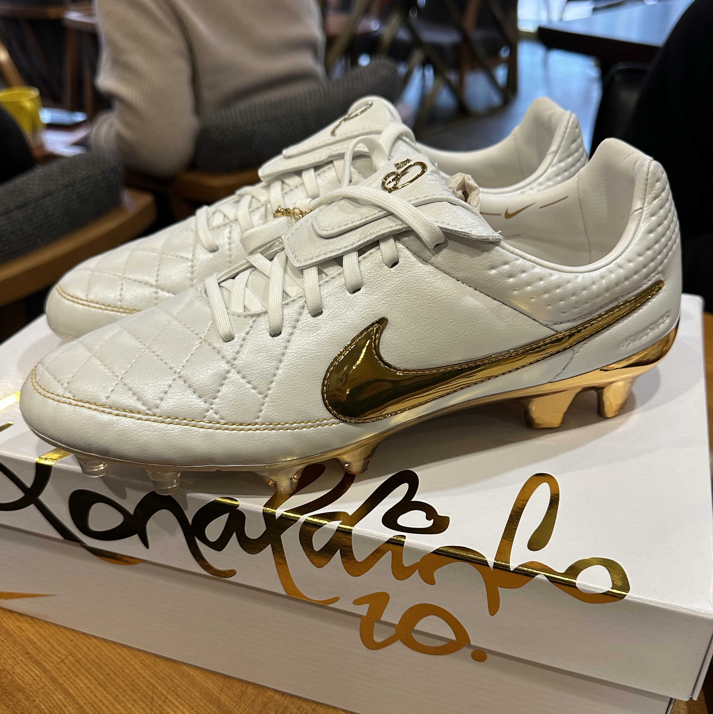 Nike Tiempo Legend RGN FG SE Metallic Summit White Metallic Gold Coin 착용 스타일 - 1