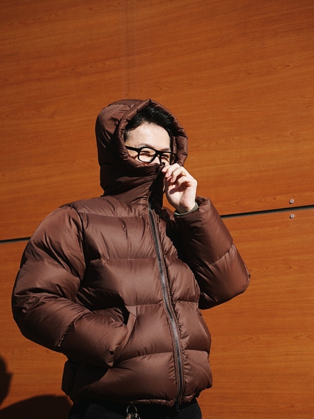 QT8 GARMENTS Duck Down Heavyweight Hoodie Jacket Brown 착용 스타일 - 5