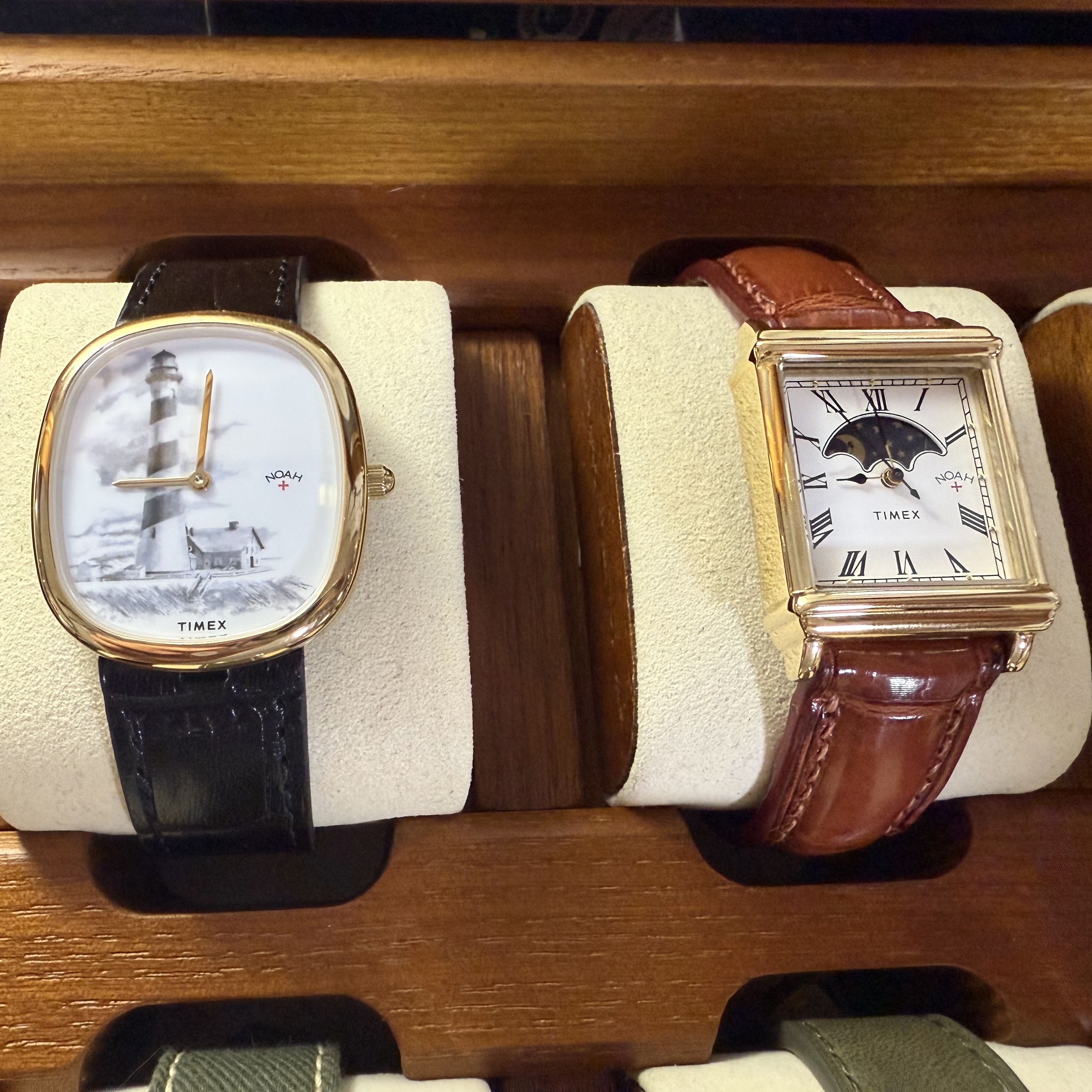 Timex x Noah Lighthouse Watch Black Gold, Timex x Noah Sun and Moon Watch Black Gold 착용 스타일