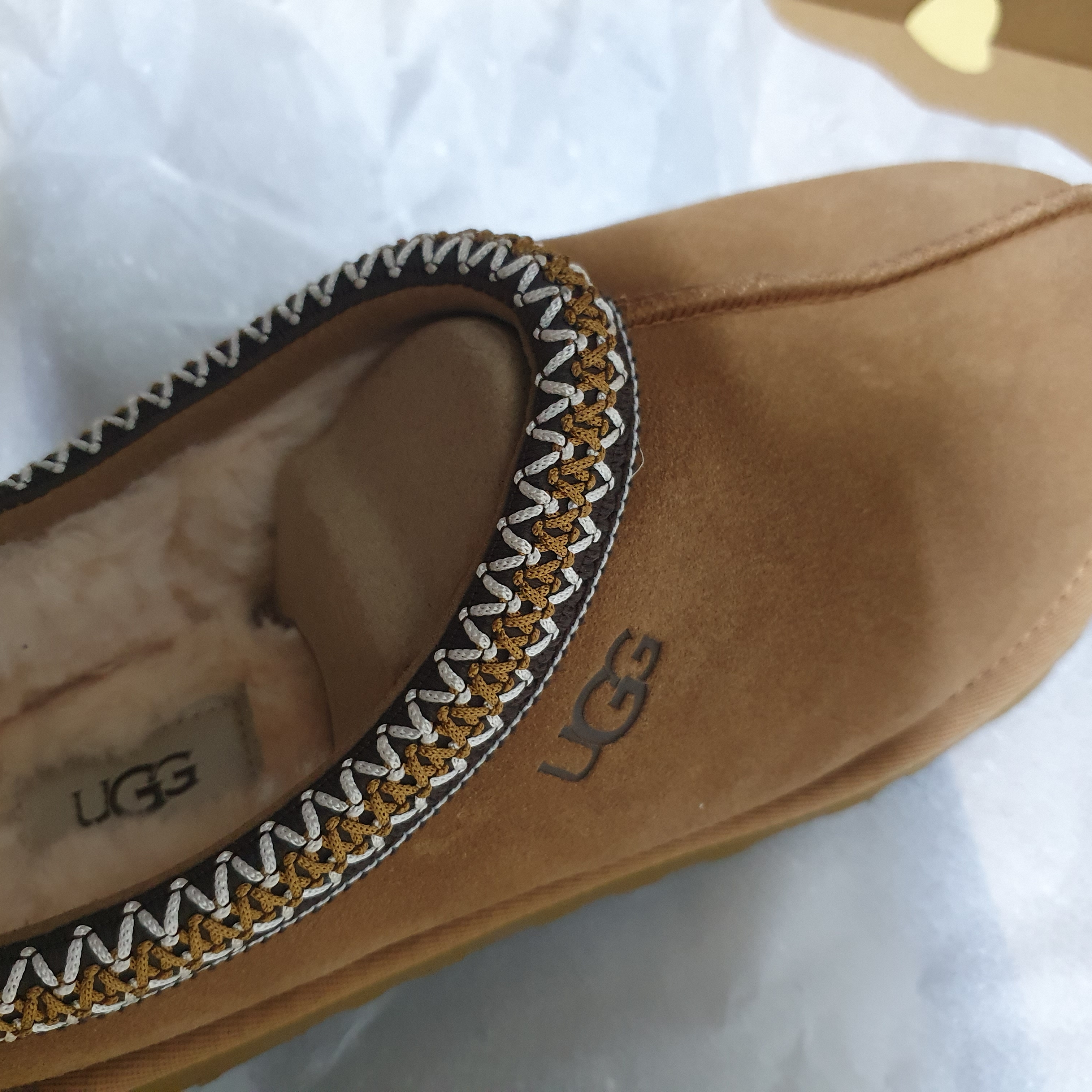 UGG Tasman Slipper Chestnut 착용 스타일