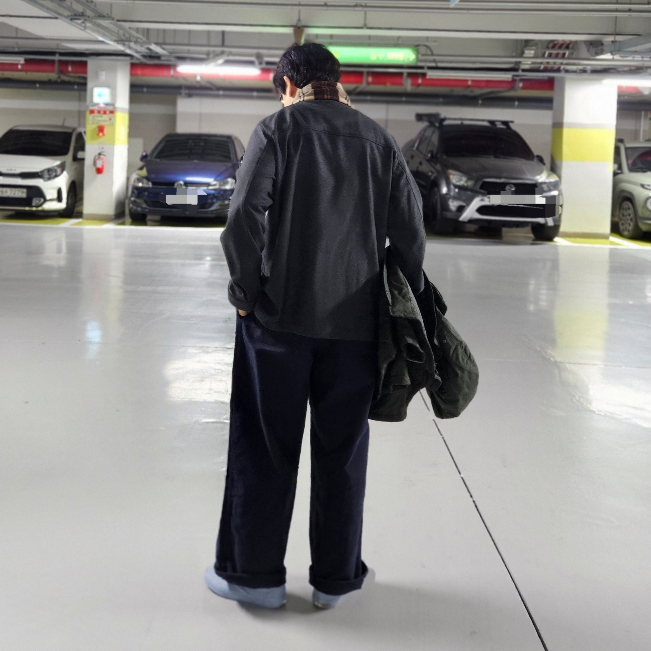 Uniqlo x Engineered Garments Pufftech Utility Jacket Olive, Rolex Submariner 41mm 124060 Black Oyster 착용 스타일 - 2