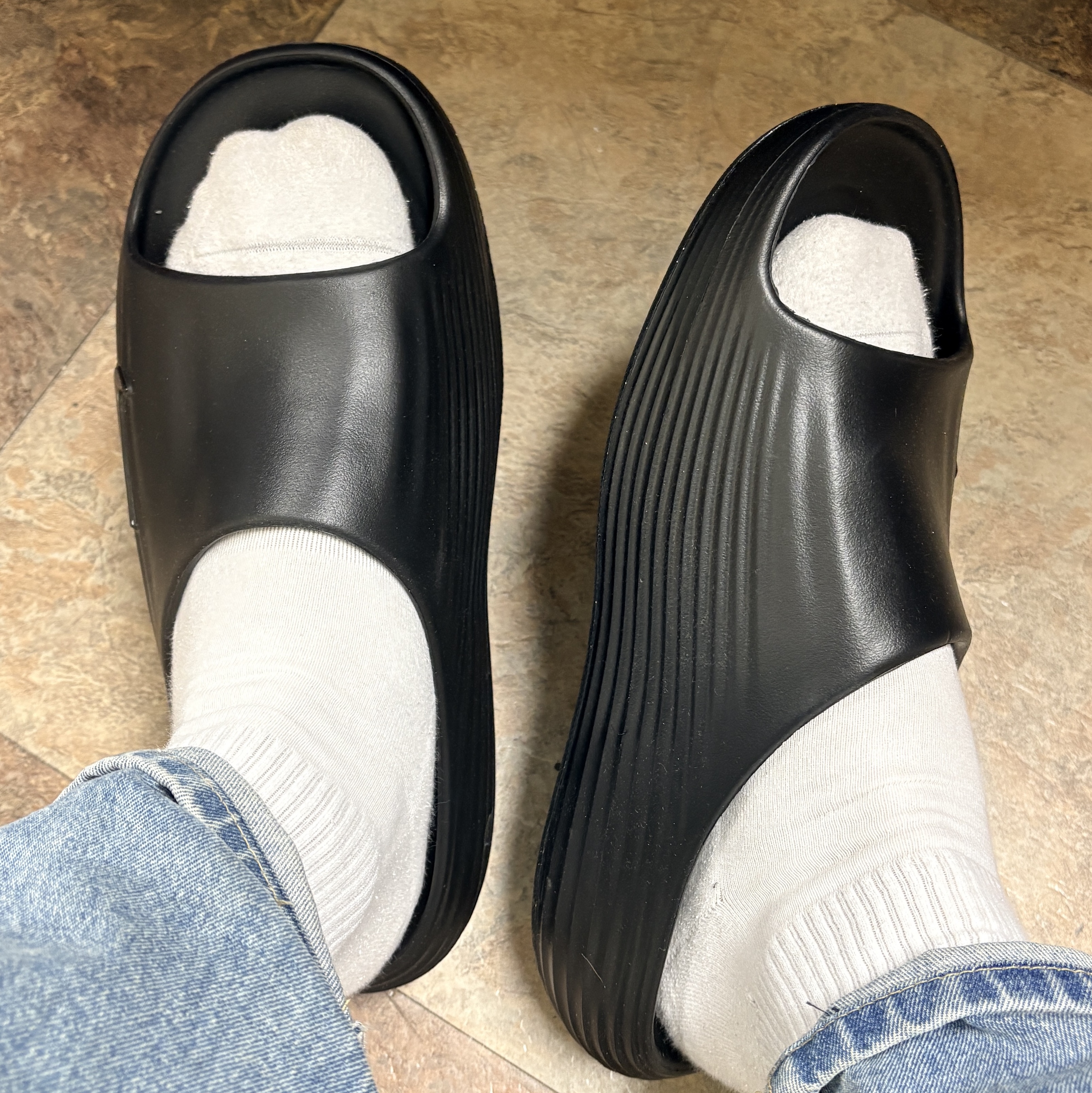 Nike ReactX Rejuven8 Slide Black 착용 스타일
