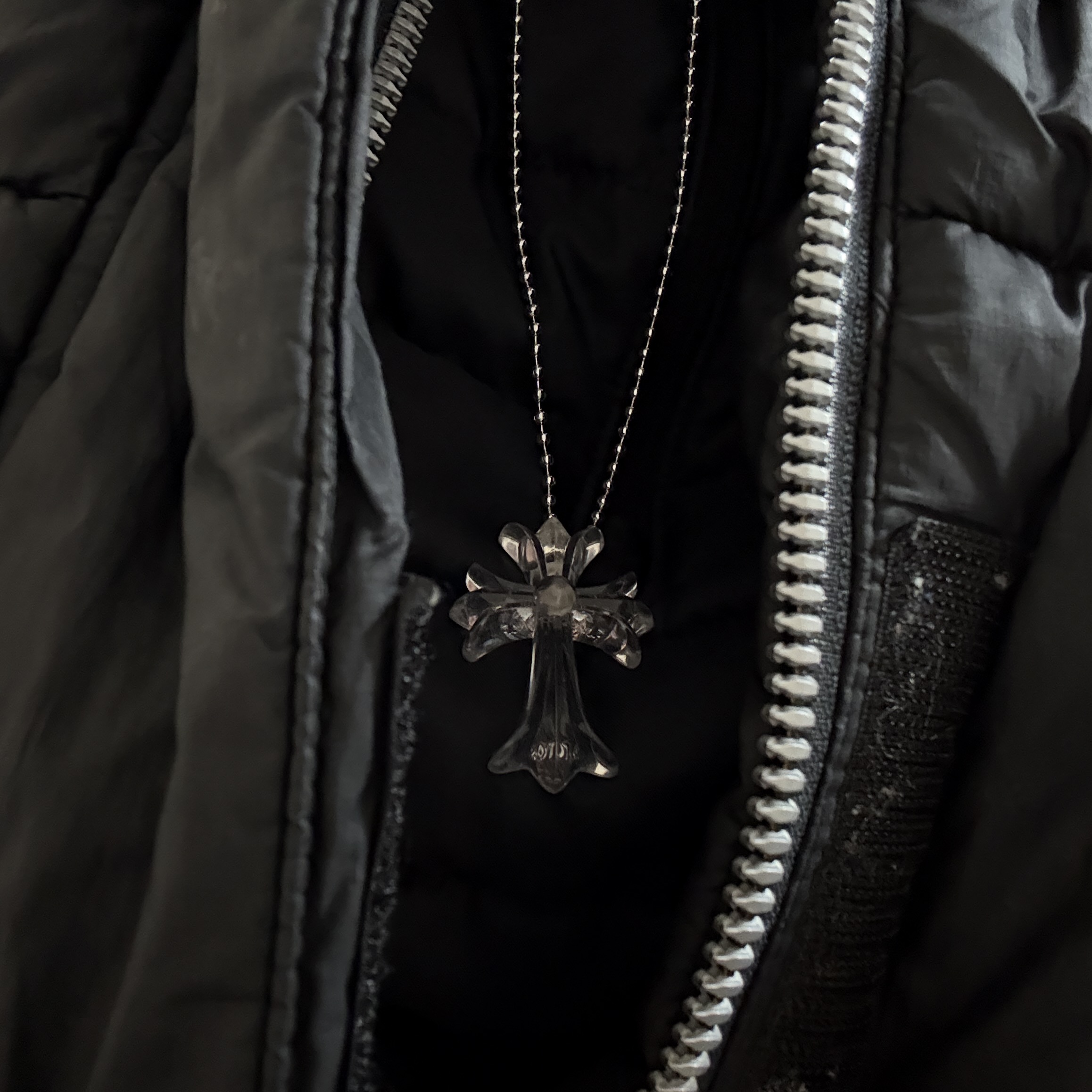 Chrome Hearts Silichrome CH Cross Pendant Clear 2025 착용 스타일