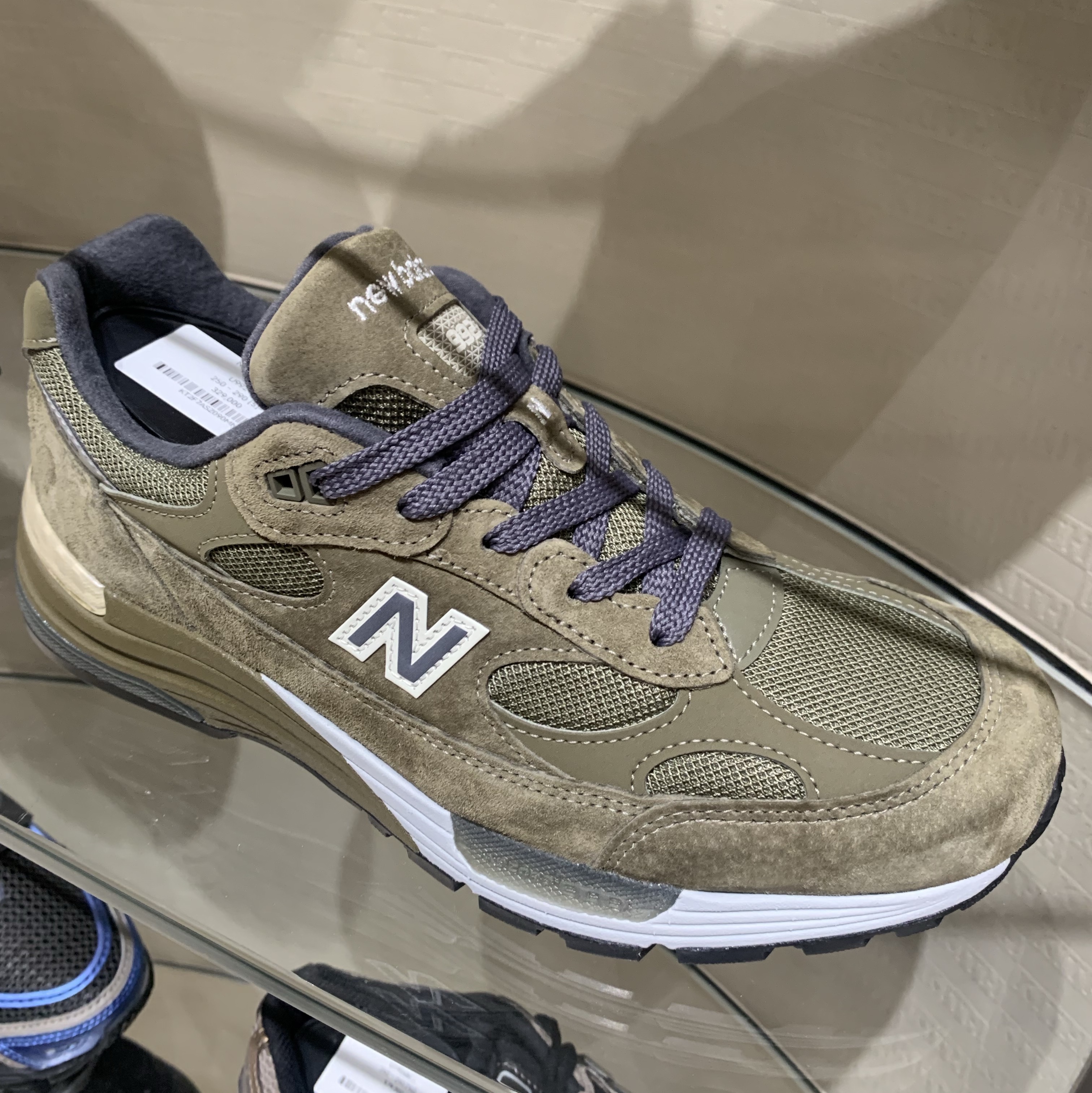 New Balance 992 Made in USA Dark Camo Covert Green - D Standard 착용 스타일