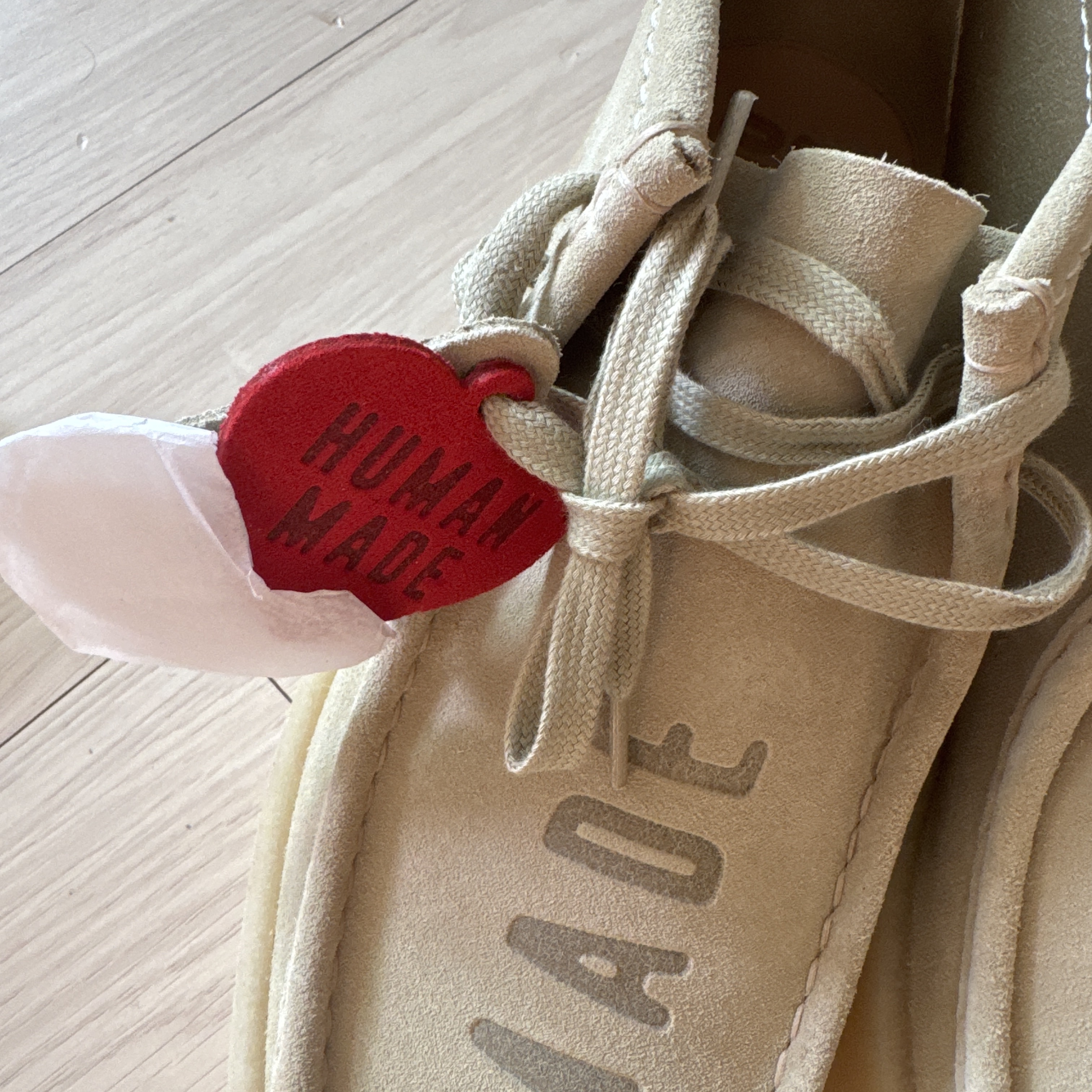 Clarks x Human Made Wallabee Made Beige 착용 스타일 - 3
