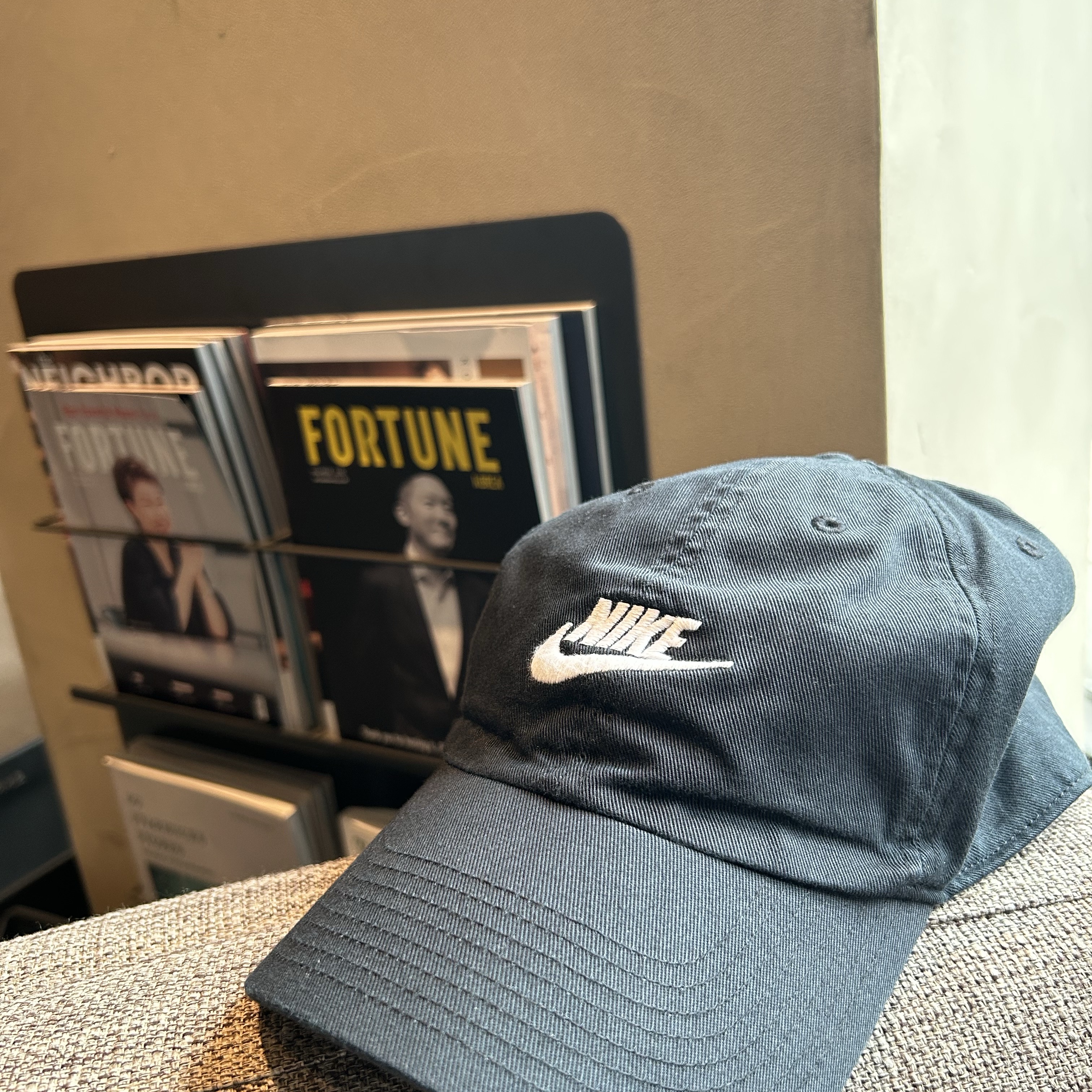 Nike Club Unstructured Futura Washed Cap Black 착용 스타일