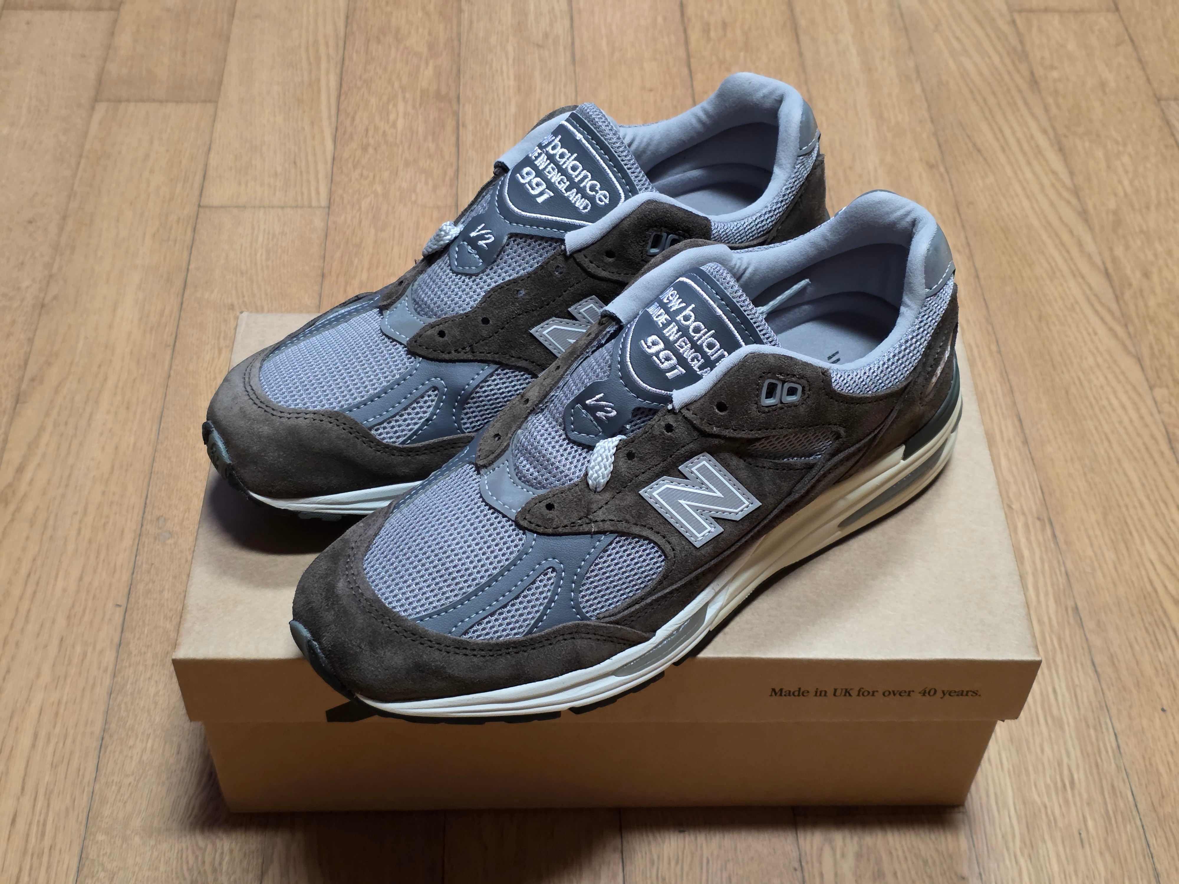 New Balance 991v2 Made in UK Brown Grey 착용 스타일 - 2