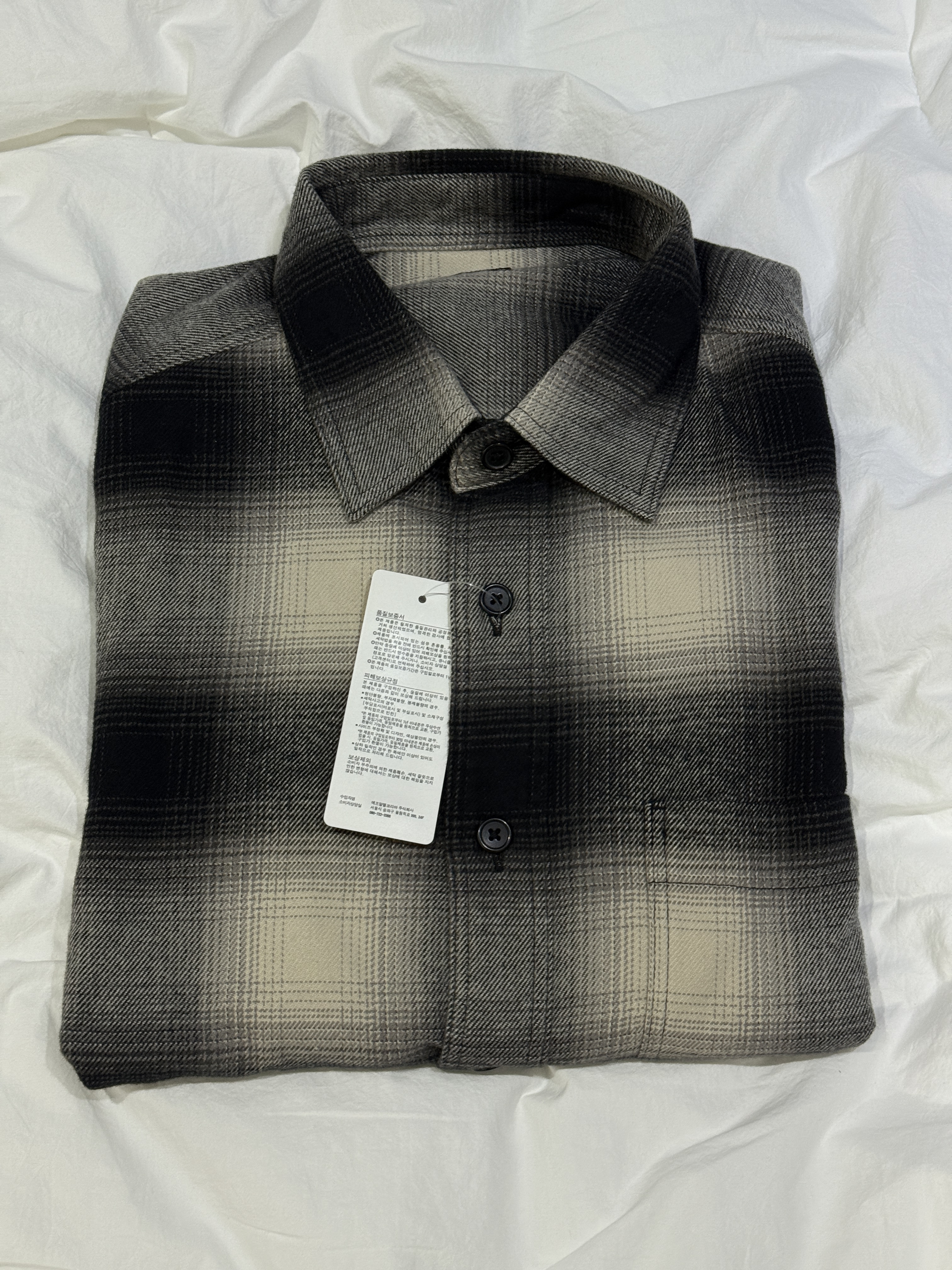 Uniqlo Flannel Checked Long Sleeve Shirt Black 착용 스타일