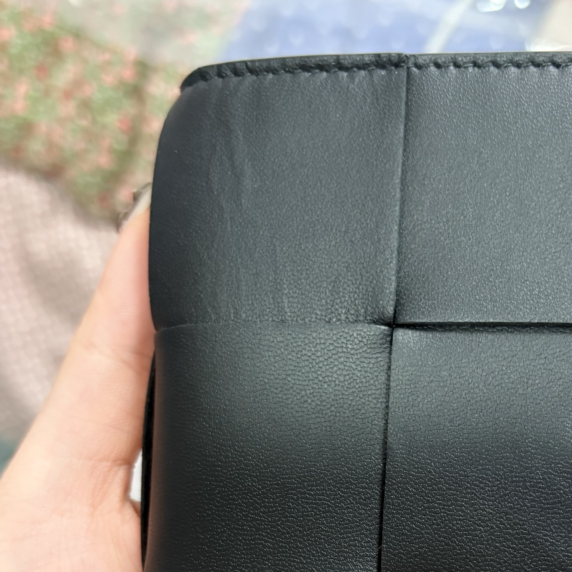 Bottega Veneta Cassette Business Card Case Black 착용 스타일