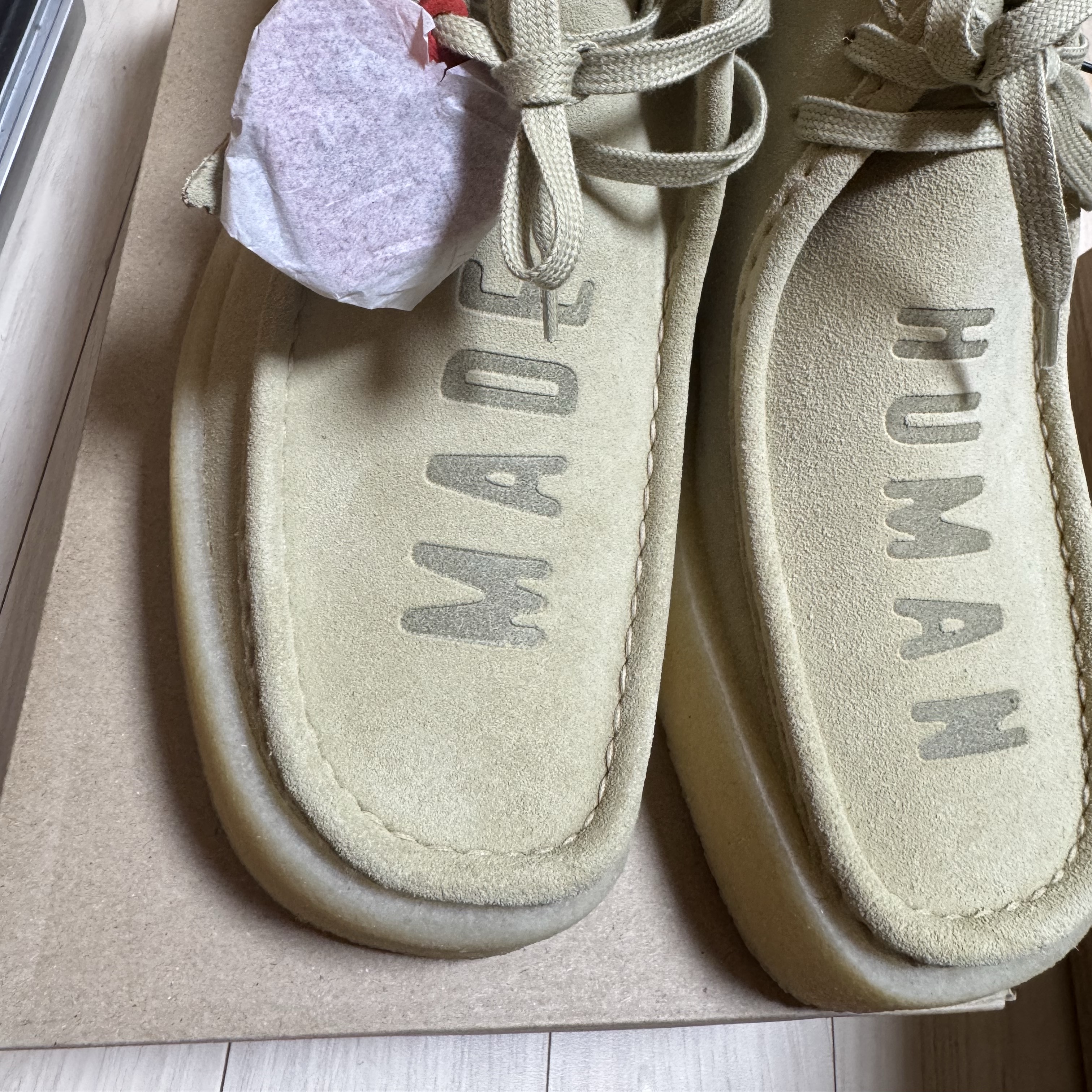 Clarks x Human Made Wallabee Made Beige 착용 스타일 - 1