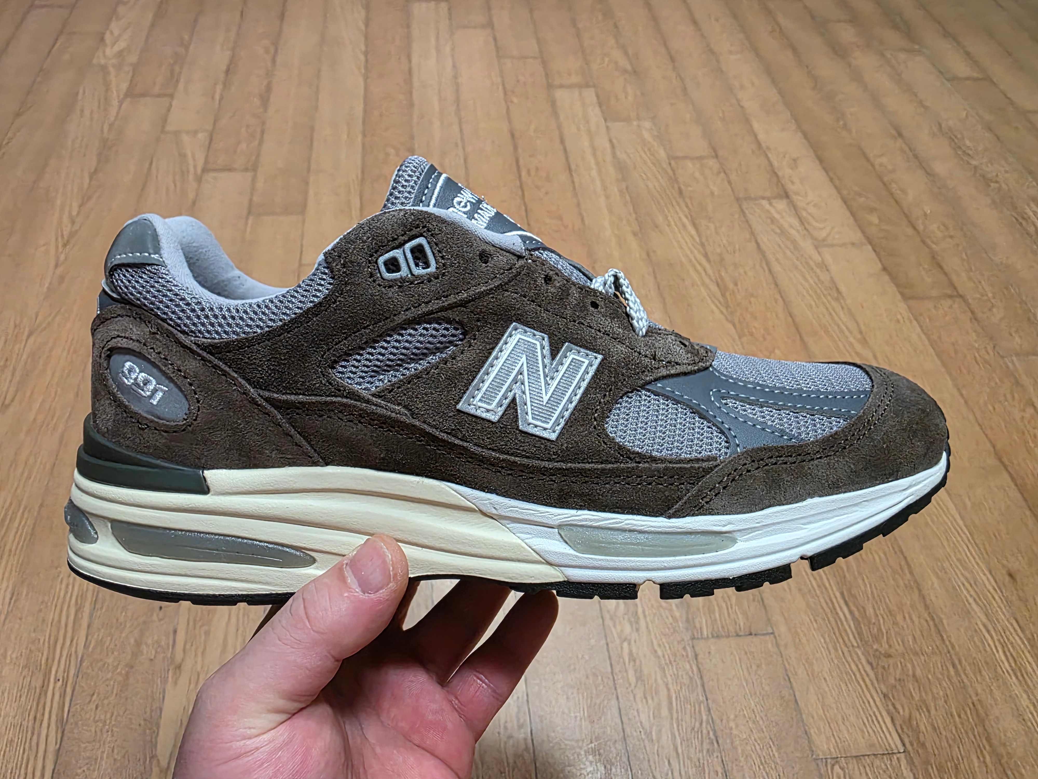 New Balance 991v2 Made in UK Brown Grey 착용 스타일 - 3
