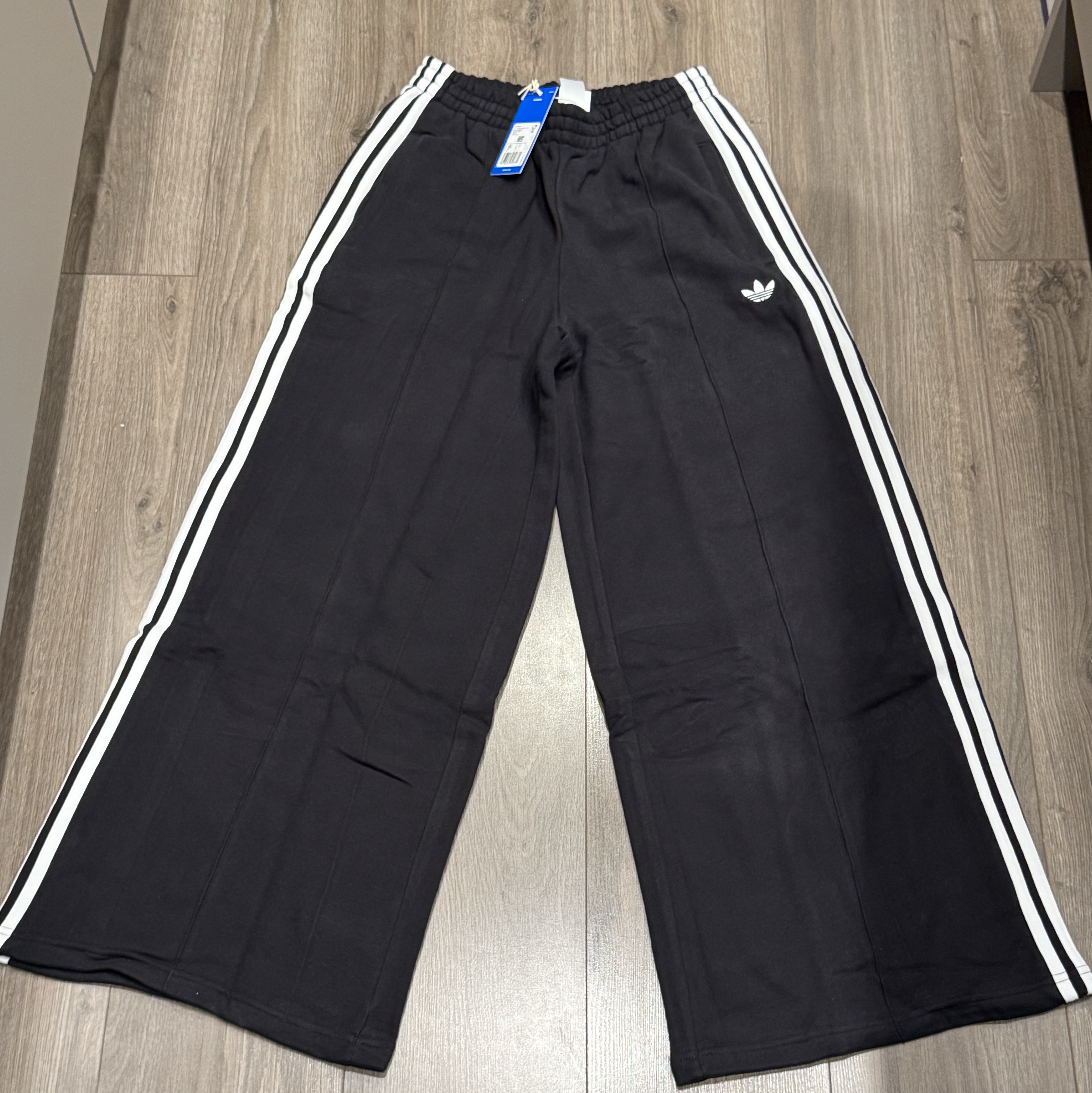 (W) Adidas Adicolor 3-Stripes Wide Sweatpants Black White - US Sizing 착용 스타일 - 1